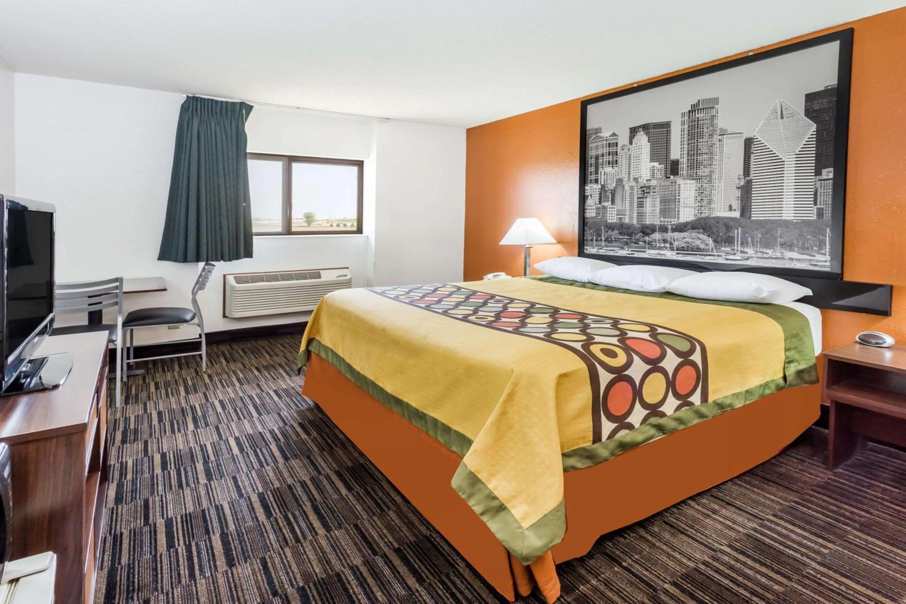 Photo of the whole room in Super 8 by Wyndham Dixon