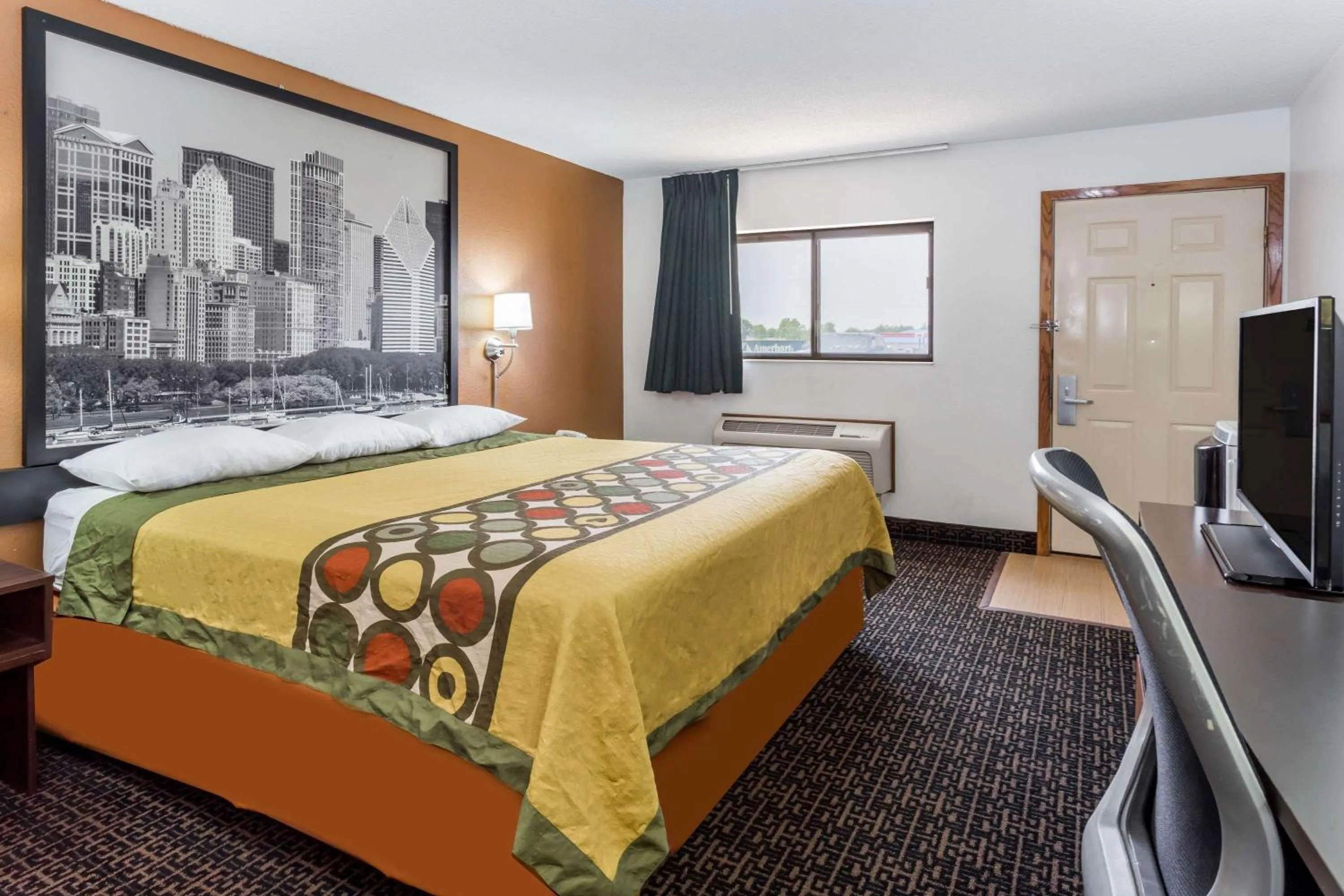 Photo of the whole room in Super 8 by Wyndham Dixon