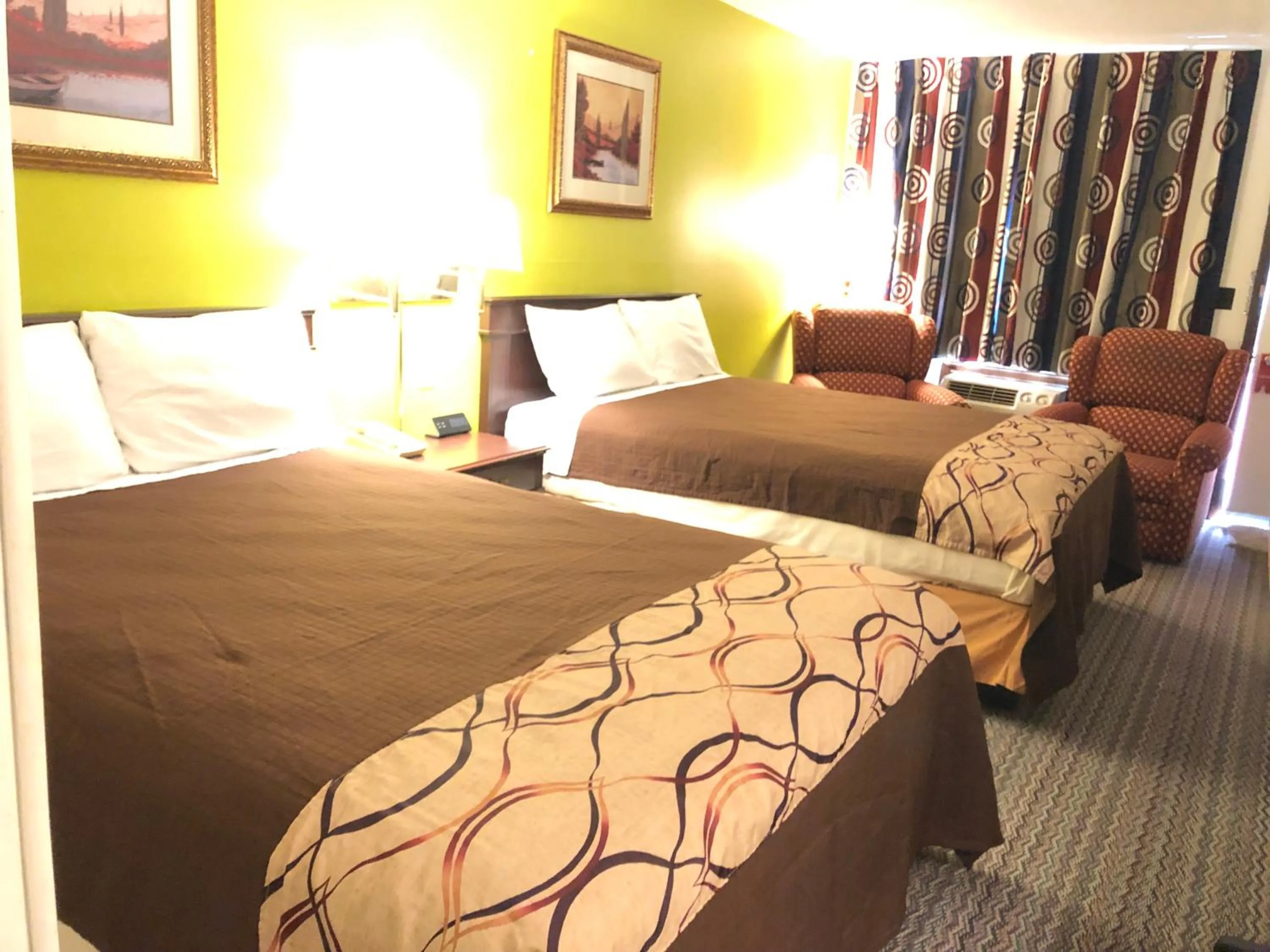 Bed in Gateway Inn
