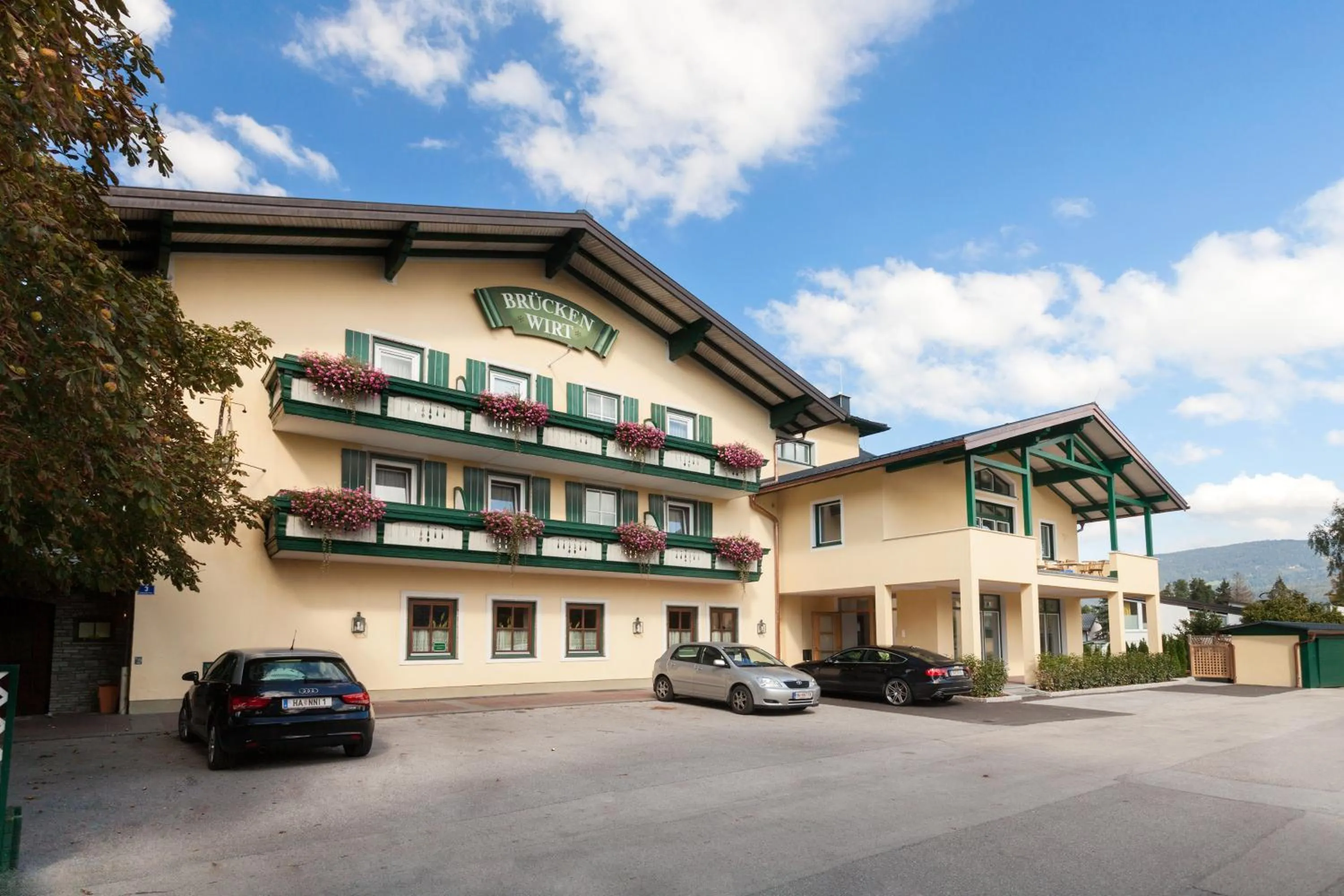 Property building in Brückenwirt