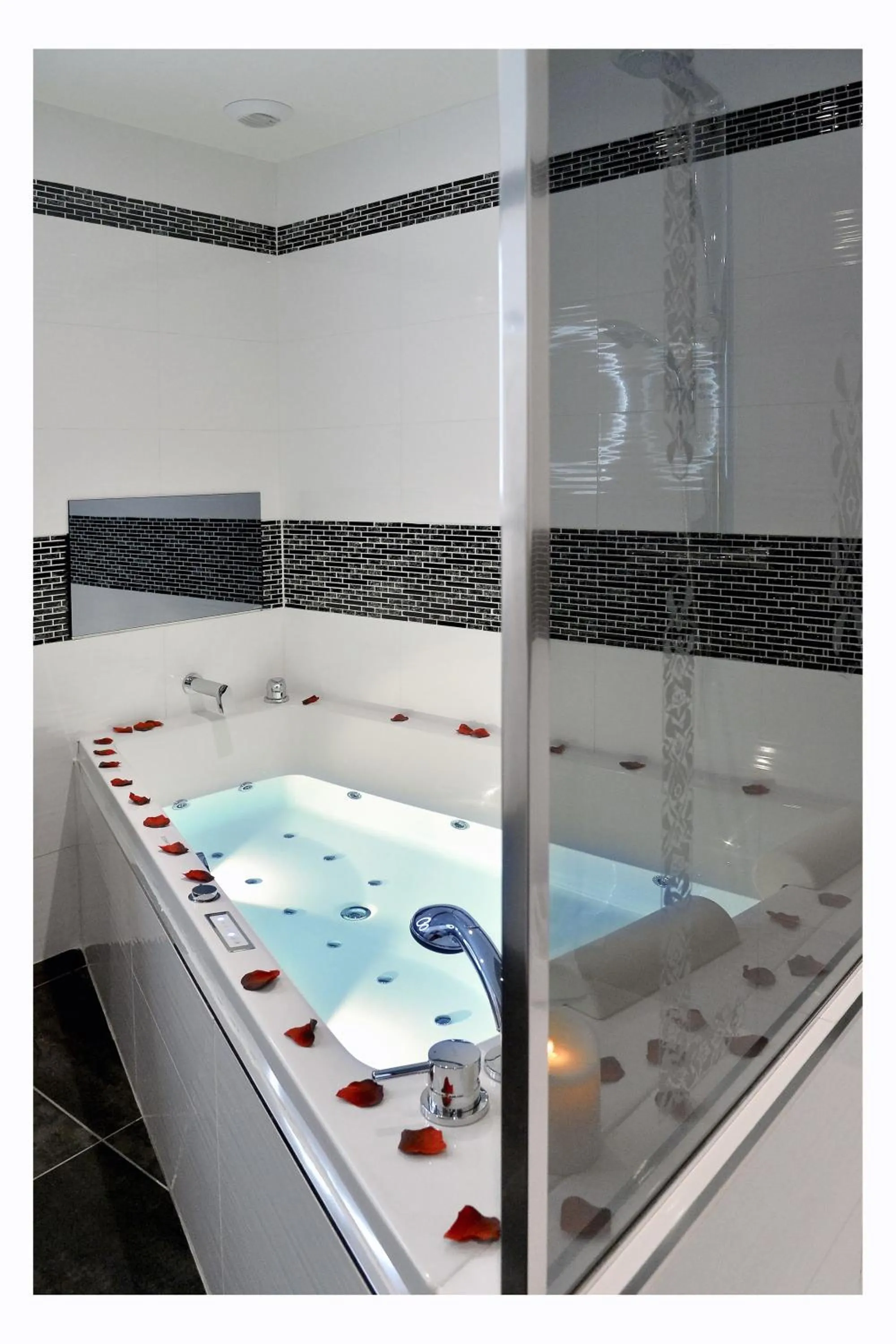 Bathroom in Auberge de Cassagne & Spa