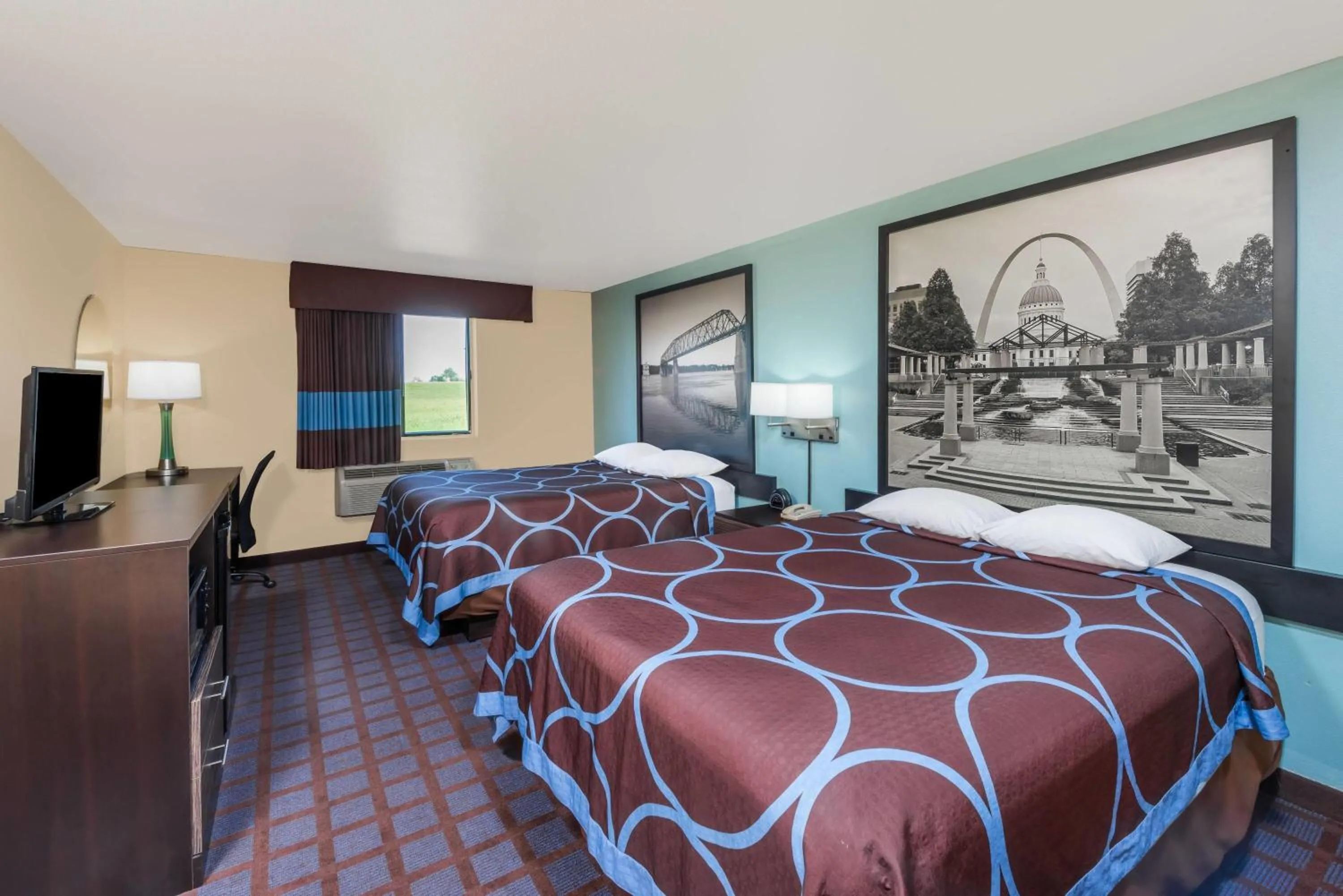 Photo of the whole room, Bed in Super 8 by Wyndham Okawville