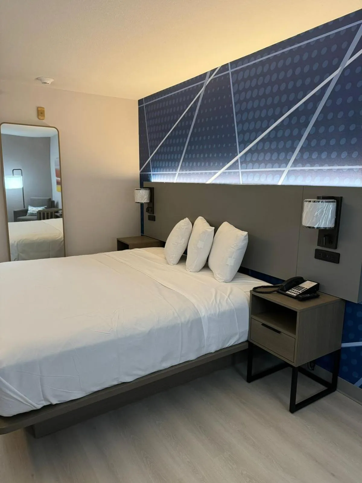 Bed in Halsted Inn and Suites Harvey - Chicago Southland