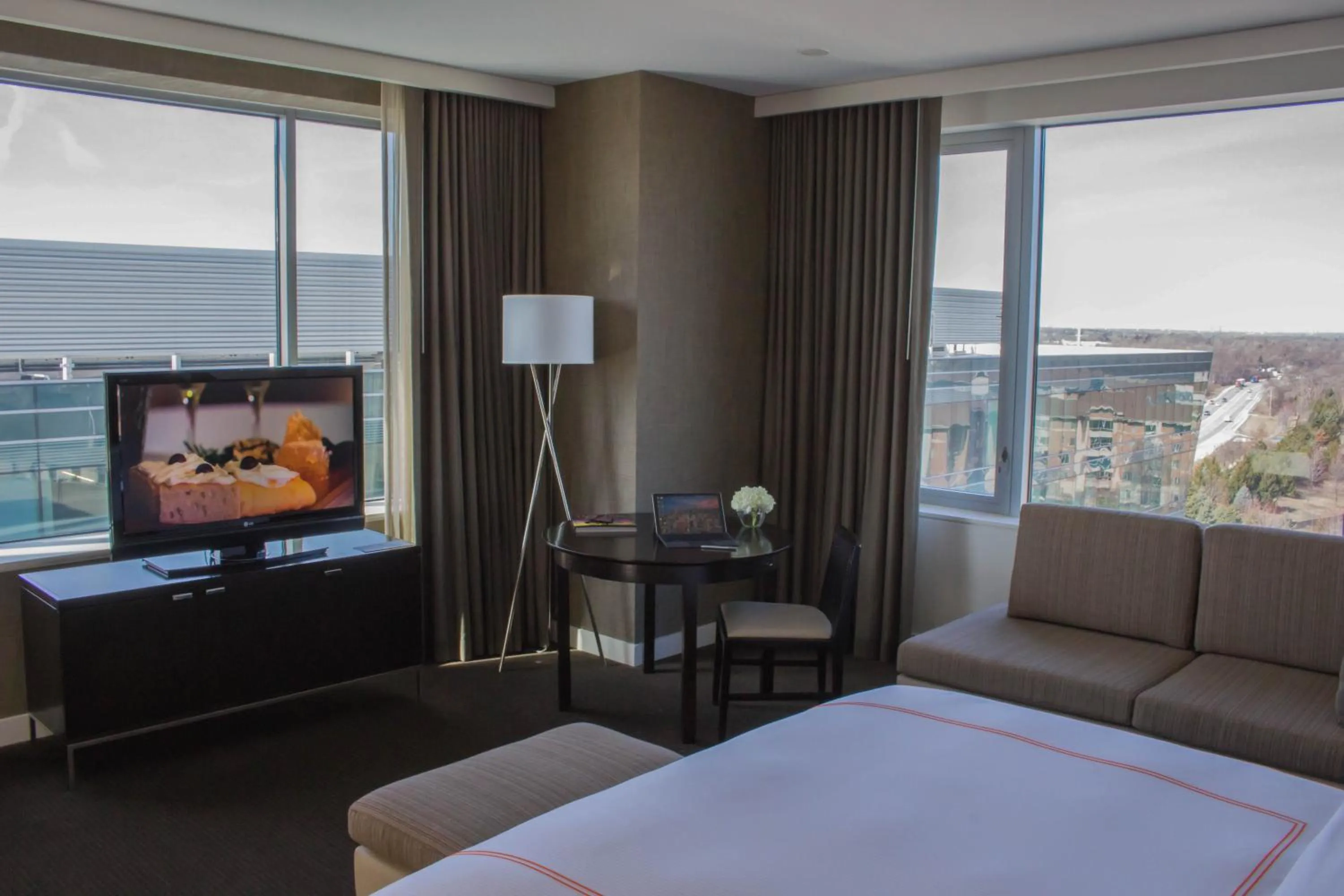 View (from property/room), Bed in Hotel Arista