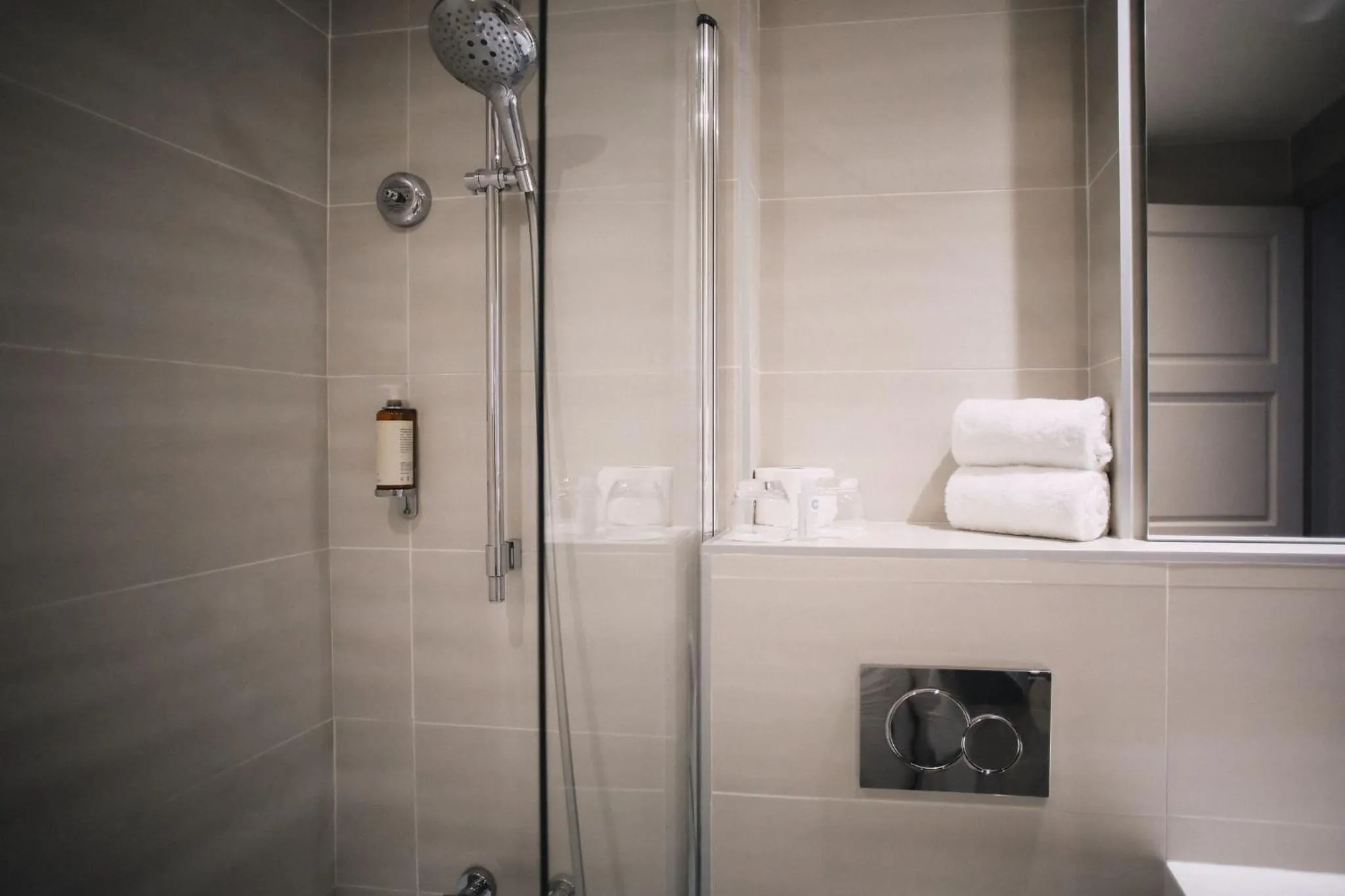 Shower in Best Western Plus La Corniche