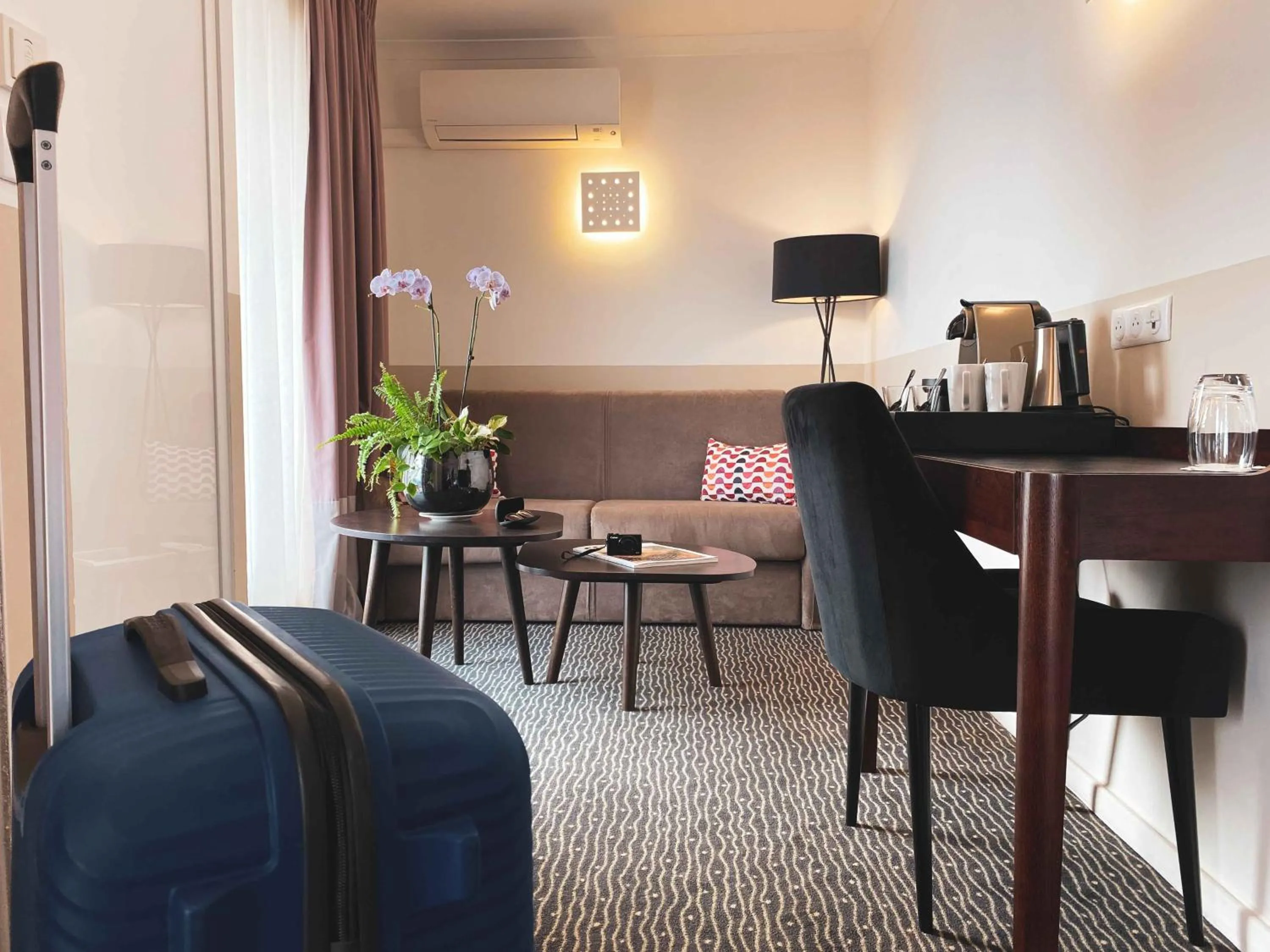 Coffee/tea facilities in Best Western Plus La Corniche