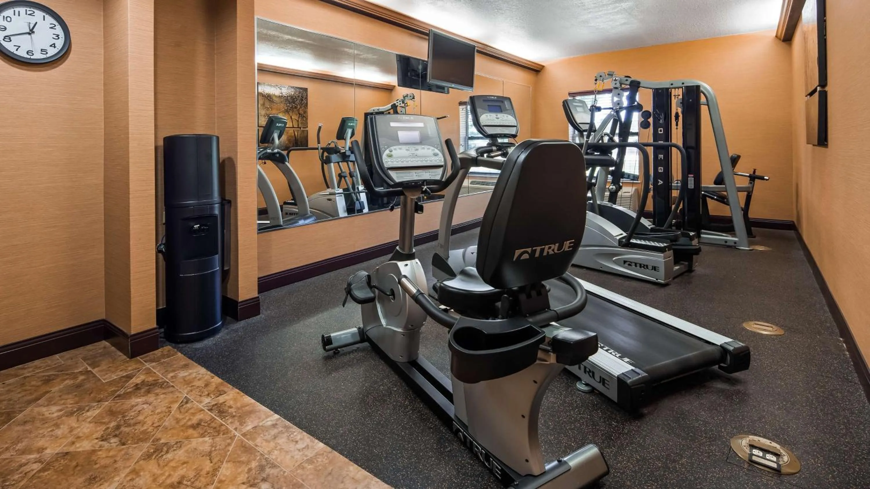 Fitness centre/facilities in Best Western Plus Midwest Inn & Suites