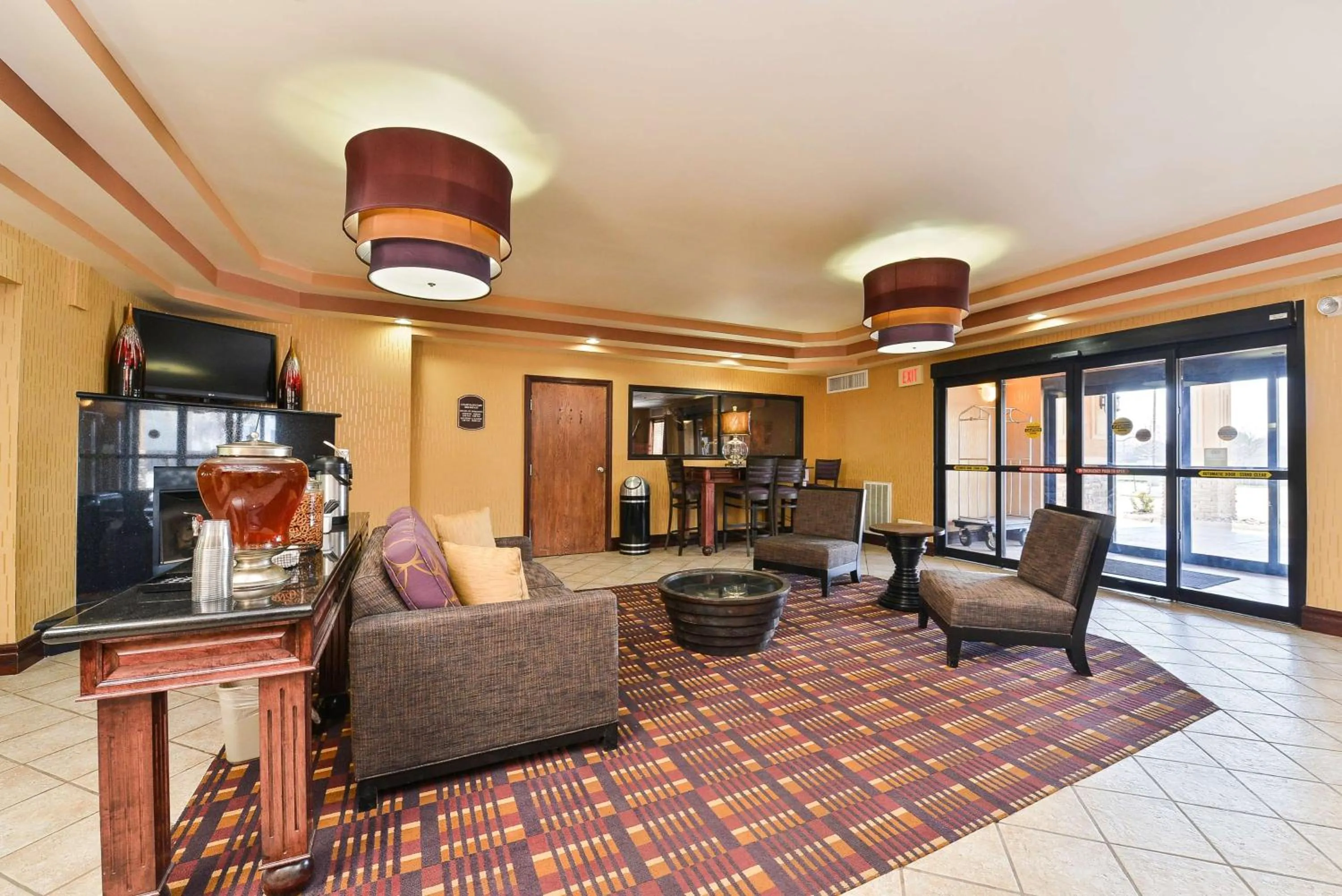 Lobby or reception in Best Western Plus Midwest Inn & Suites