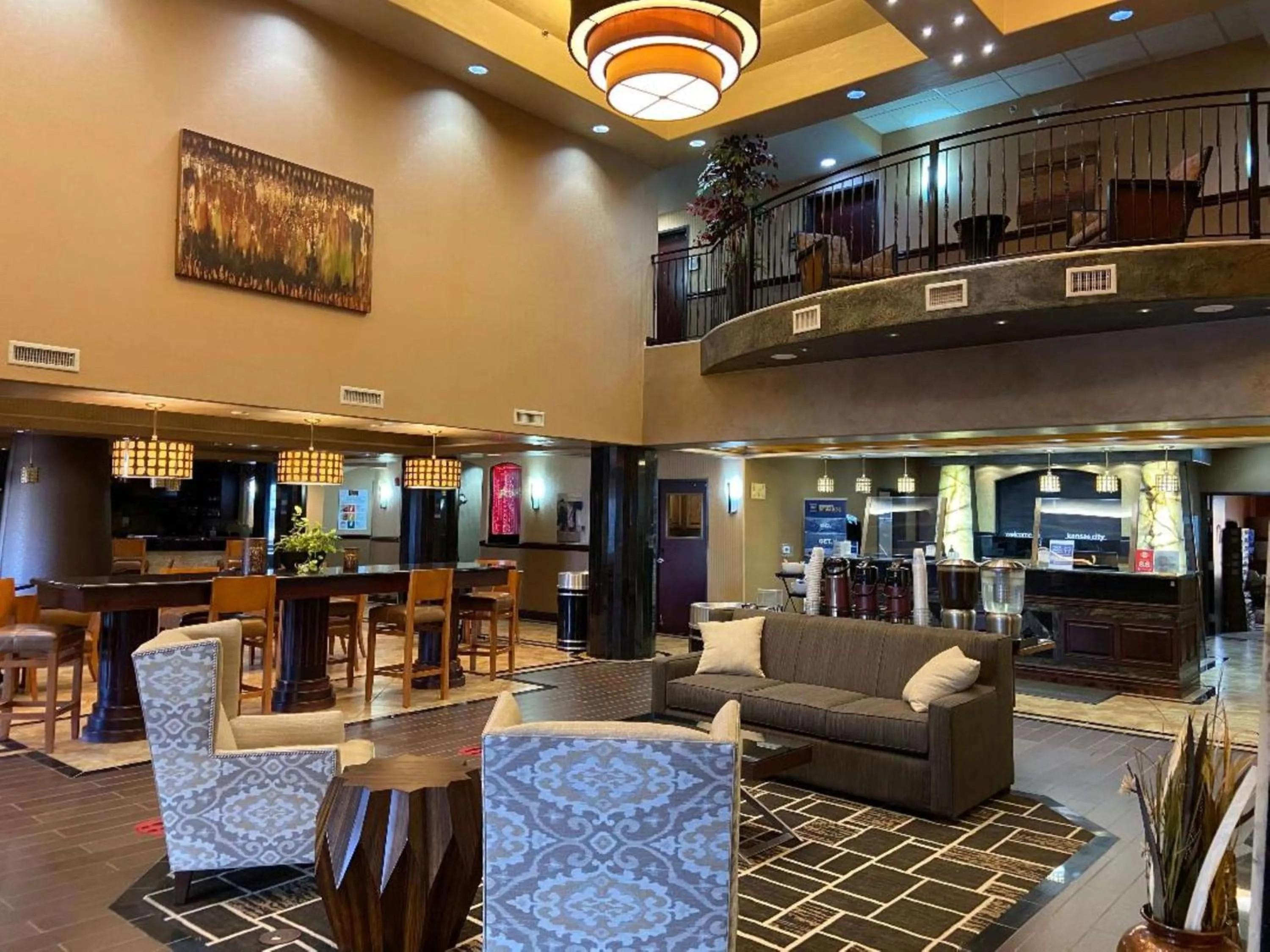 Lobby or reception in Best Western Plus KC Speedway Inn & Suites