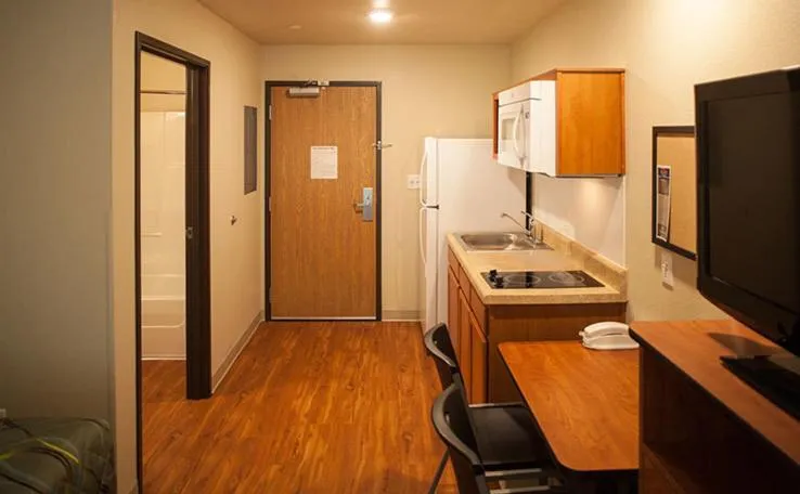 Kitchen or kitchenette in Extended Stay America Select Suites - Wichita - North