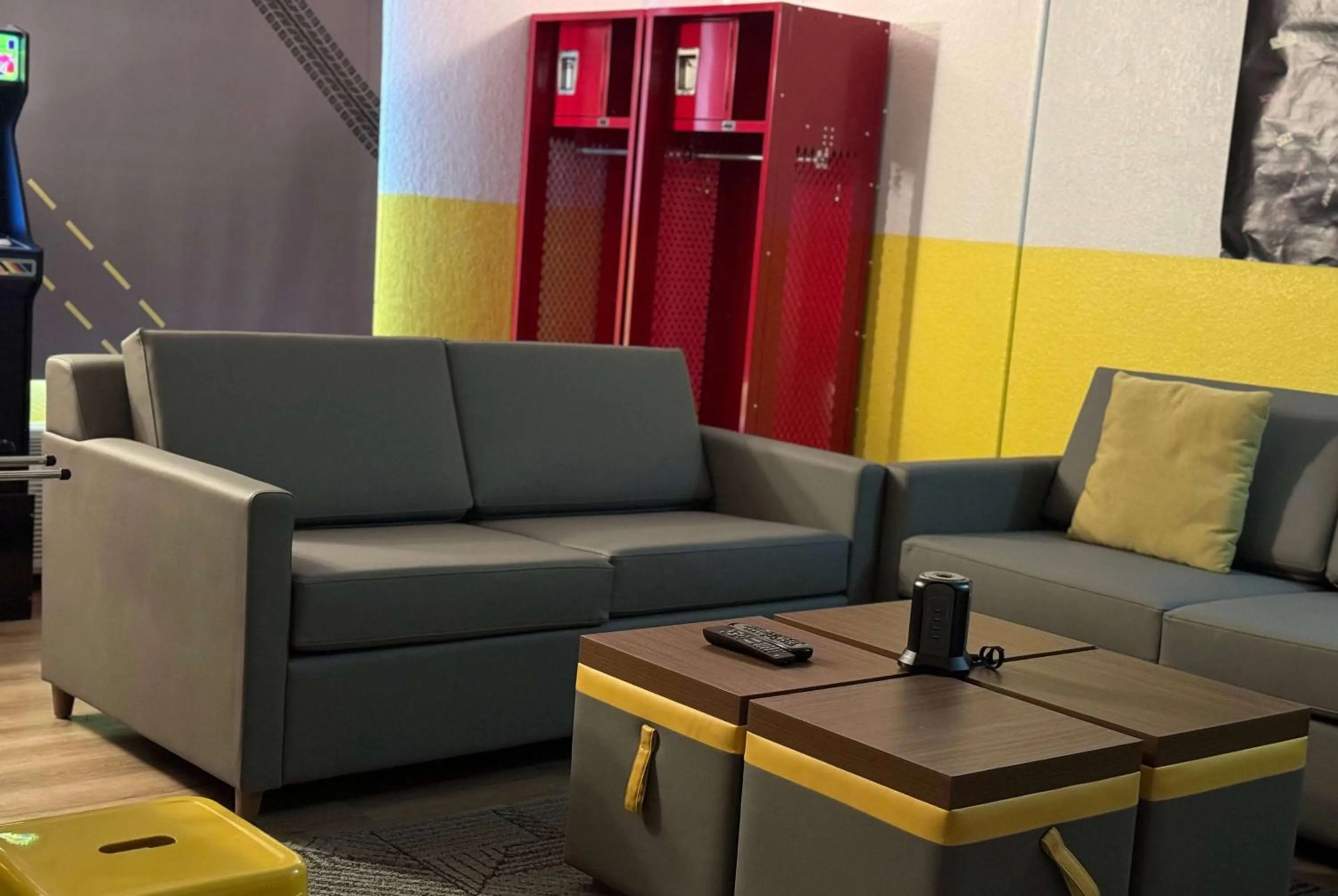 Photo of the whole room in Super 8 by Wyndham Bloomington/Airport