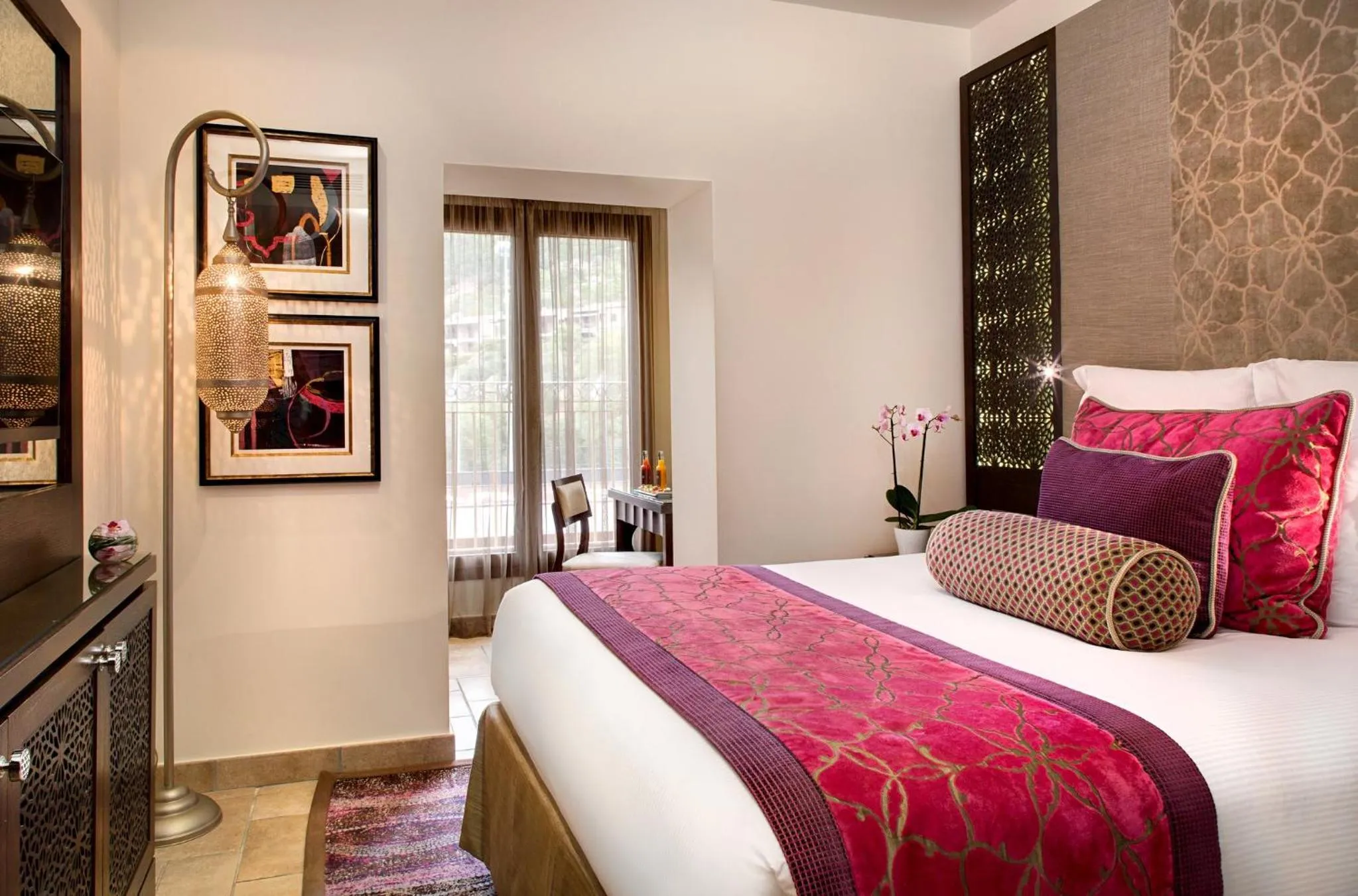 Photo of the whole room, Bed in Tiara Miramar Beach Resort