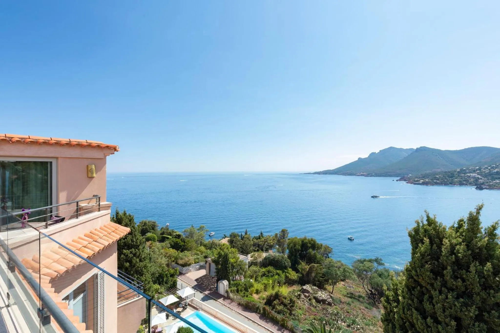 Photo of the whole room in Tiara Miramar Beach Resort