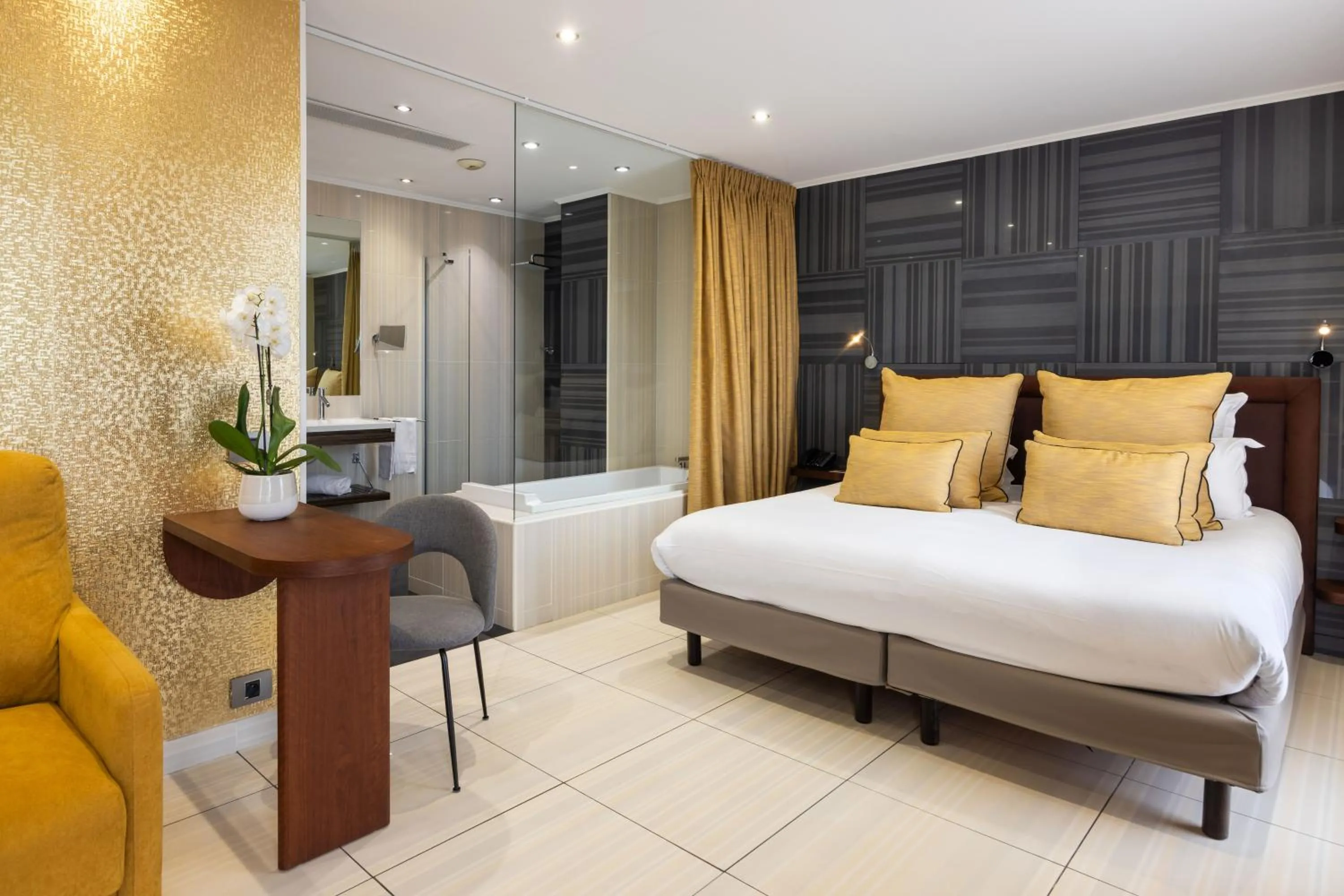 Bedroom, Bed in Best Western Plus Hôtel Massena Nice