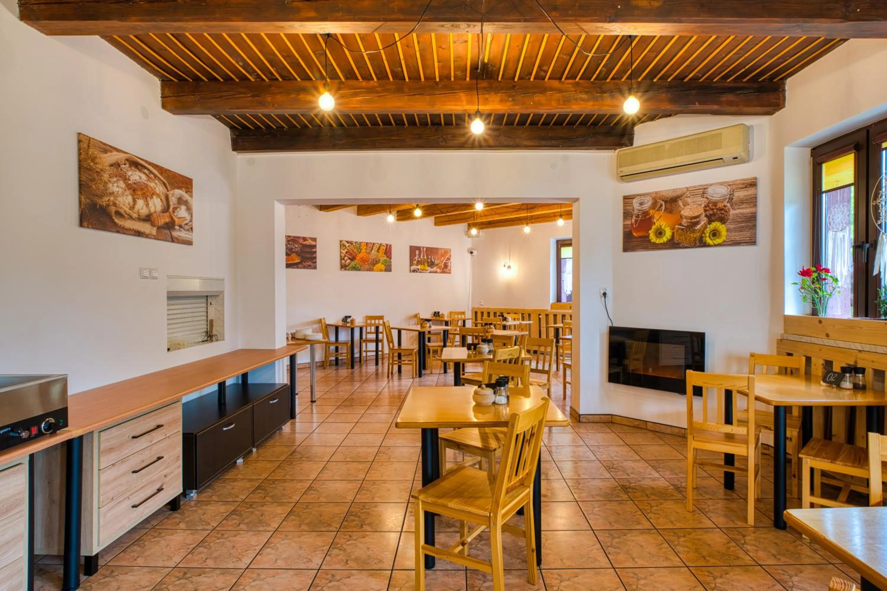 Restaurant/places to eat in Ada