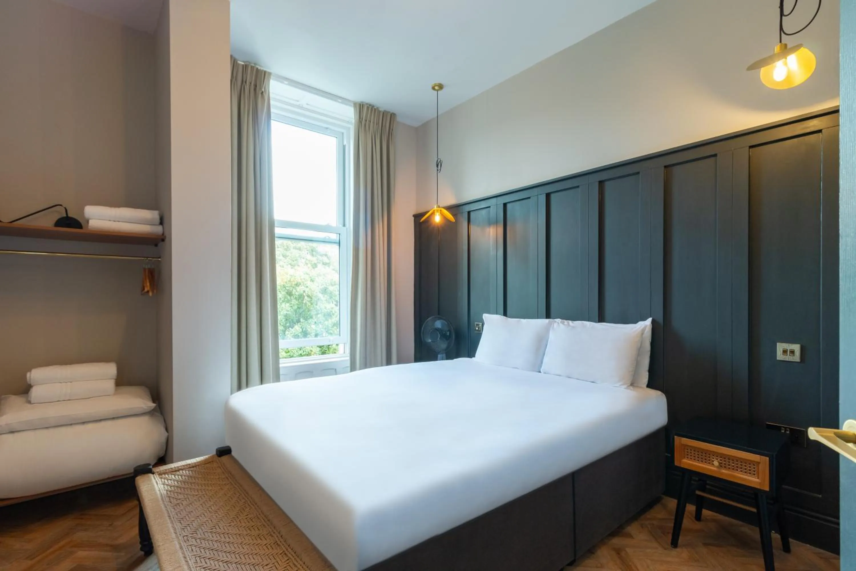 Bedroom, Bed in Hy Lytham St Anne's