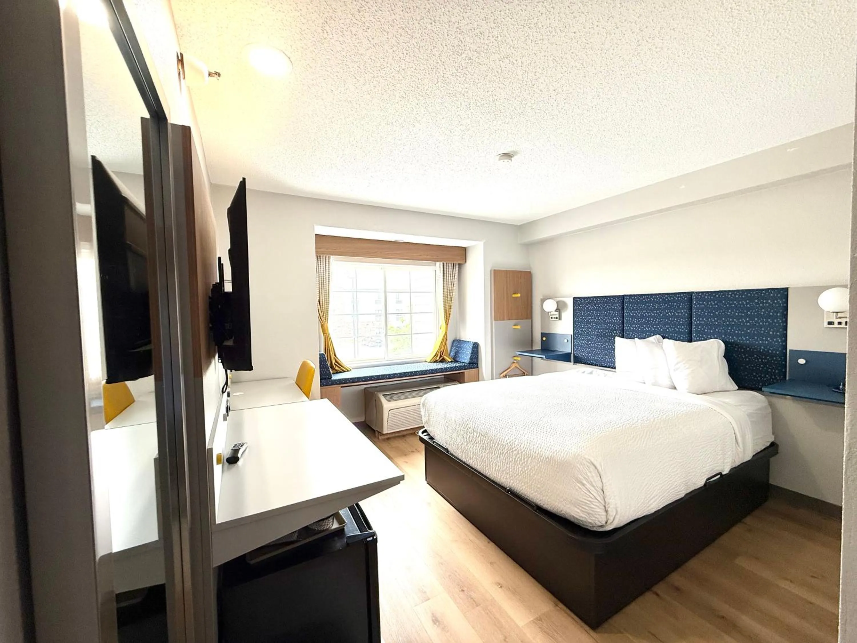 Bed in Microtel Inn & Suites by Wyndham Sioux Falls