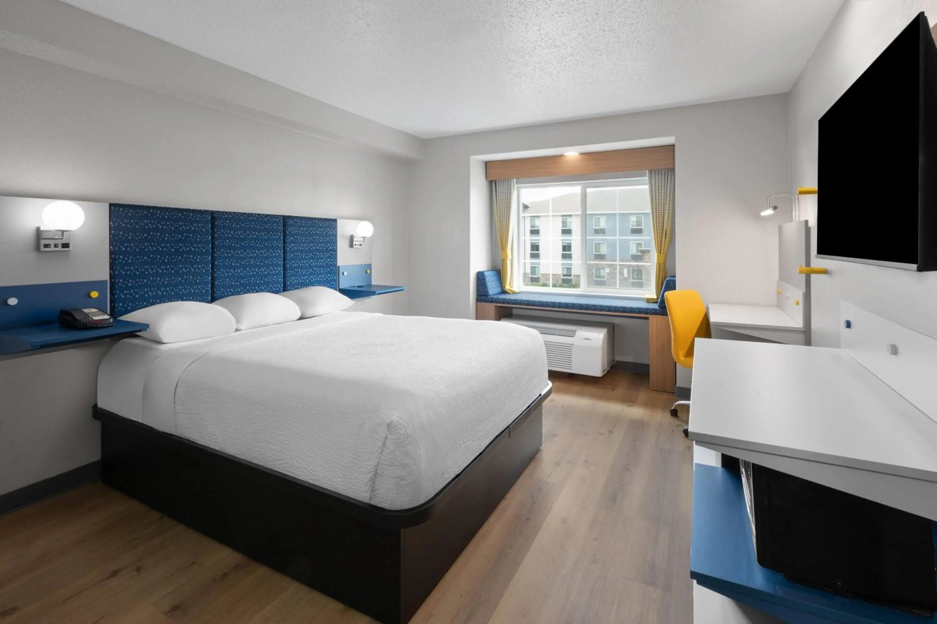 Photo of the whole room, Bed in Microtel Inn & Suites by Wyndham Sioux Falls