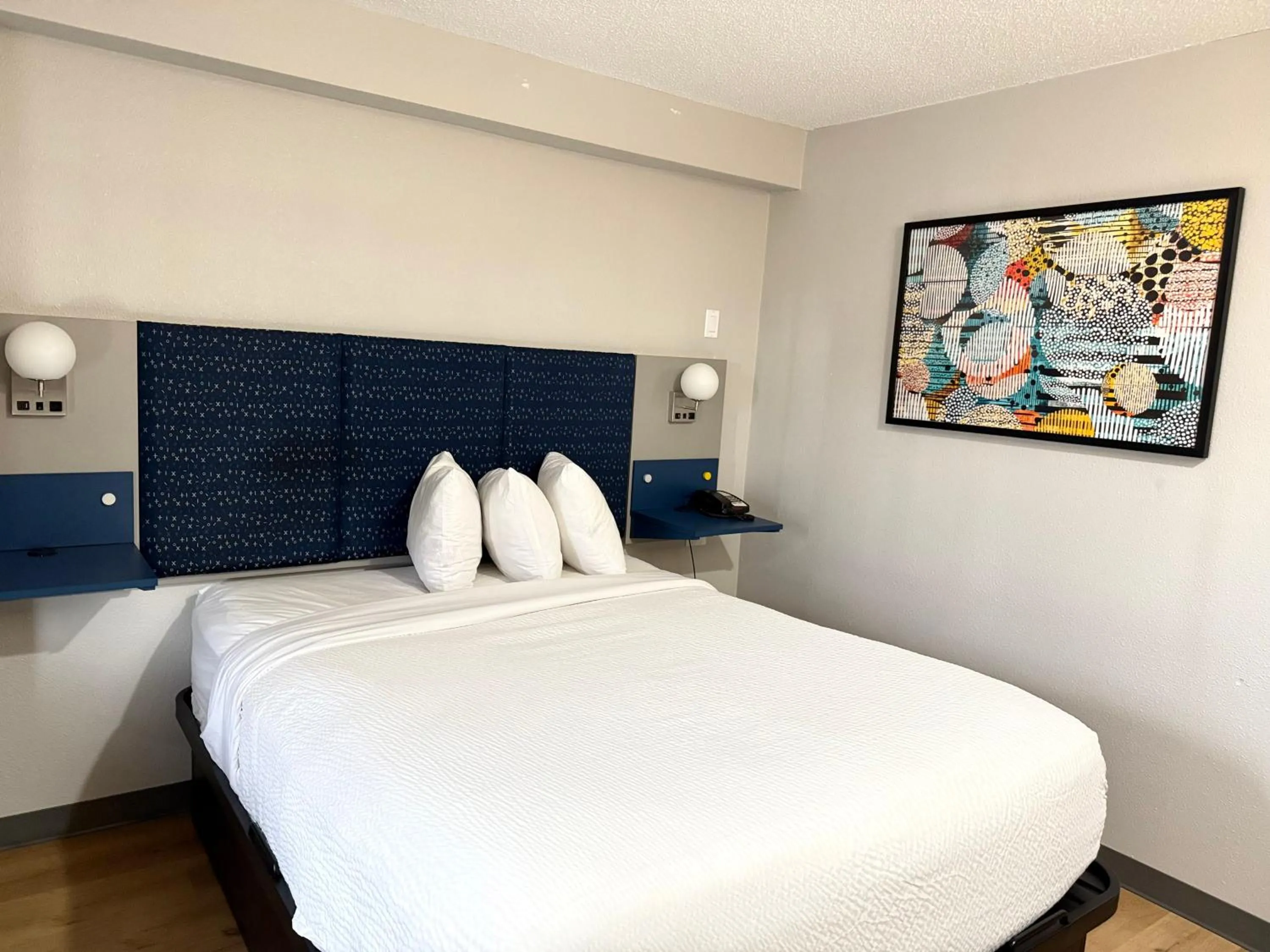 Bed in Microtel Inn & Suites by Wyndham Sioux Falls