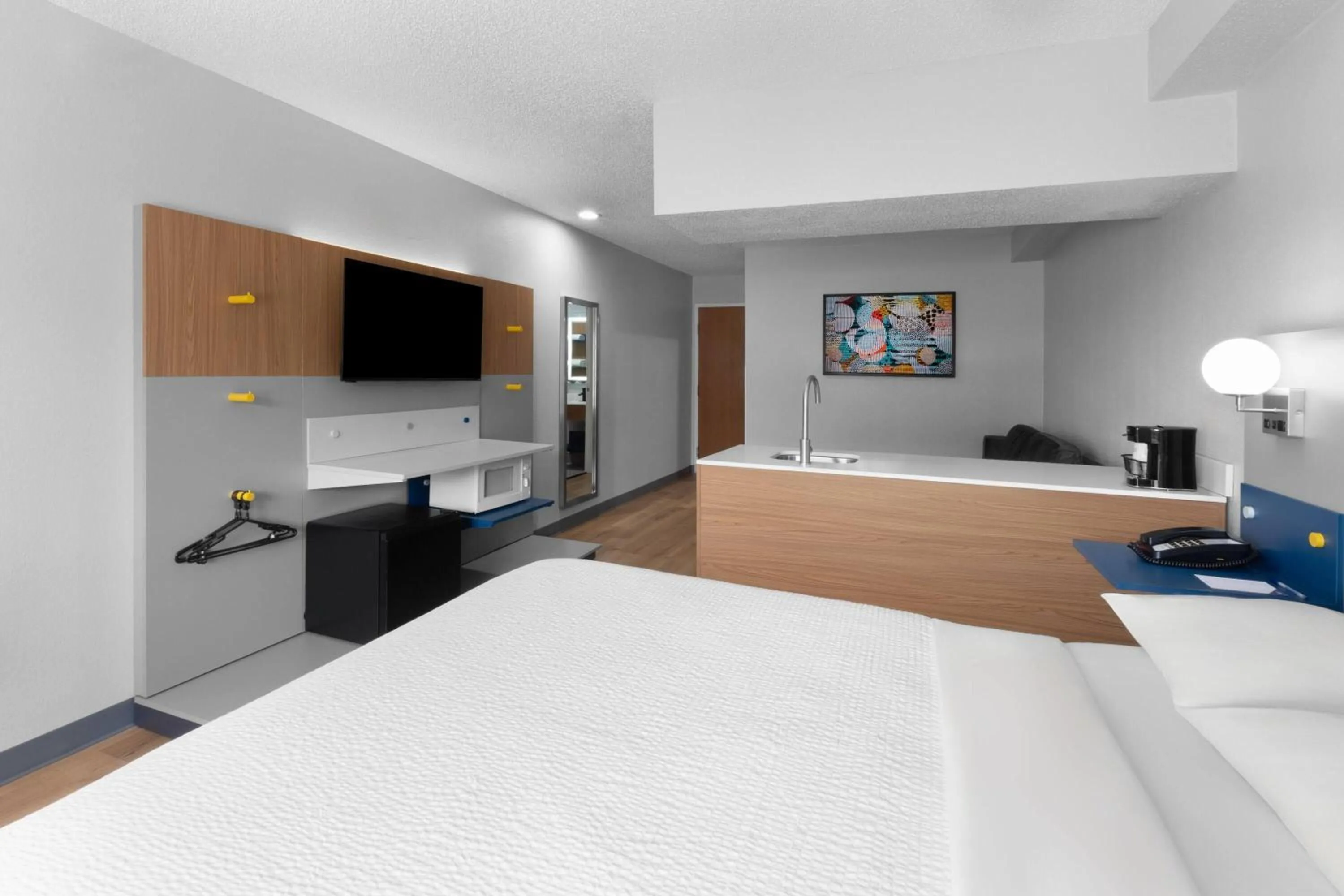 Photo of the whole room, Bed in Microtel Inn & Suites by Wyndham Sioux Falls