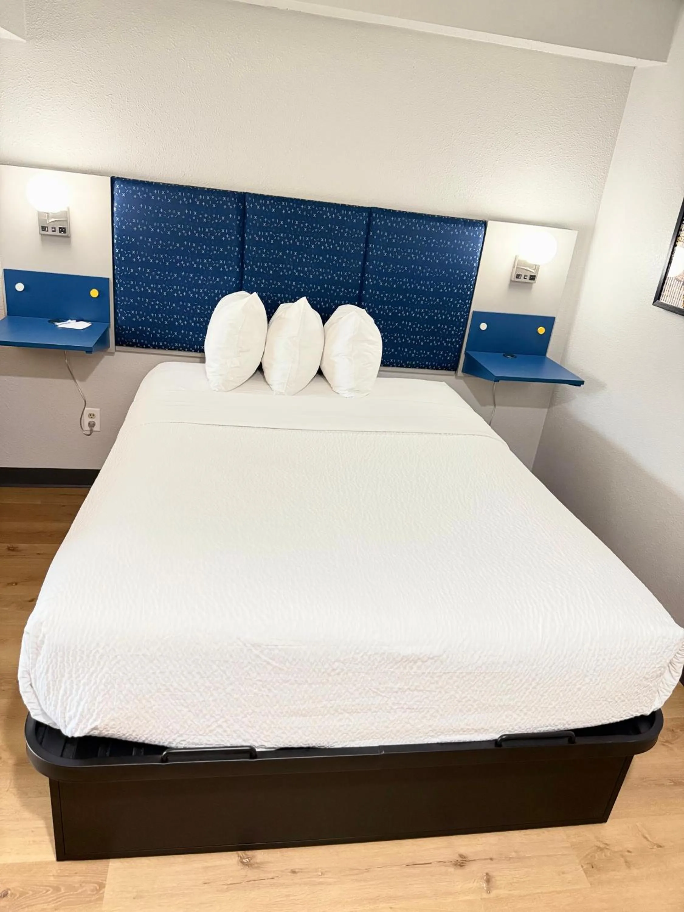 Bed in Microtel Inn & Suites by Wyndham Sioux Falls