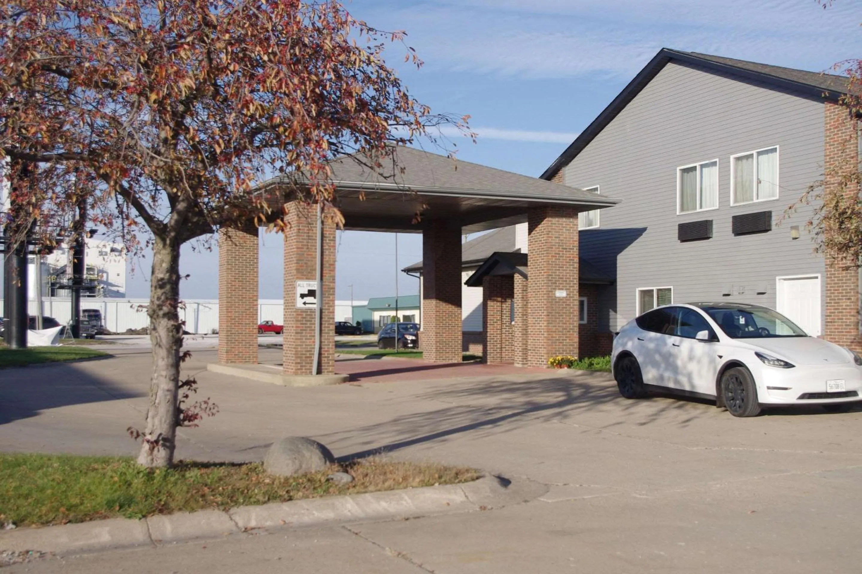 Property Building in Econo Lodge