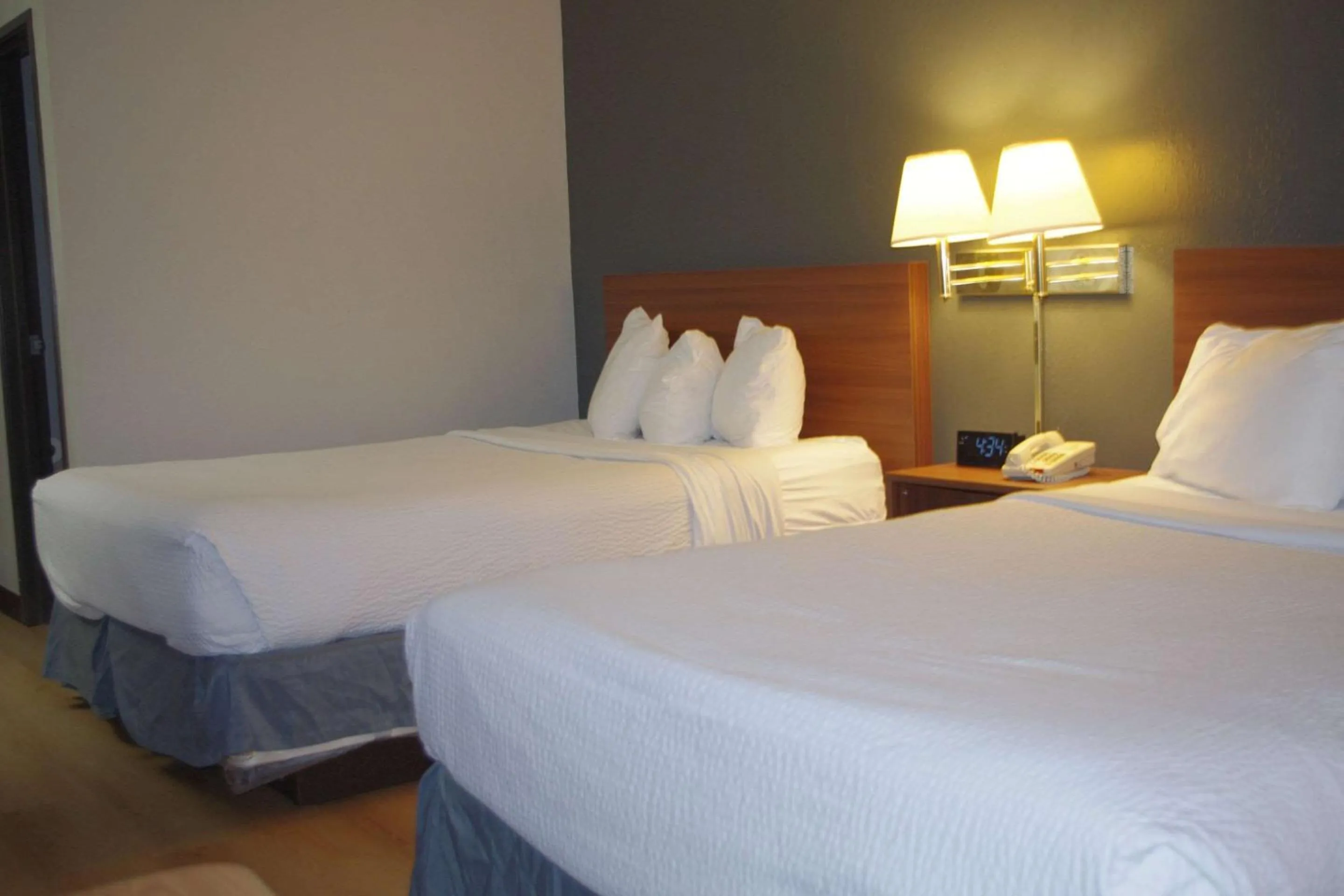 Bedroom in Econo Lodge