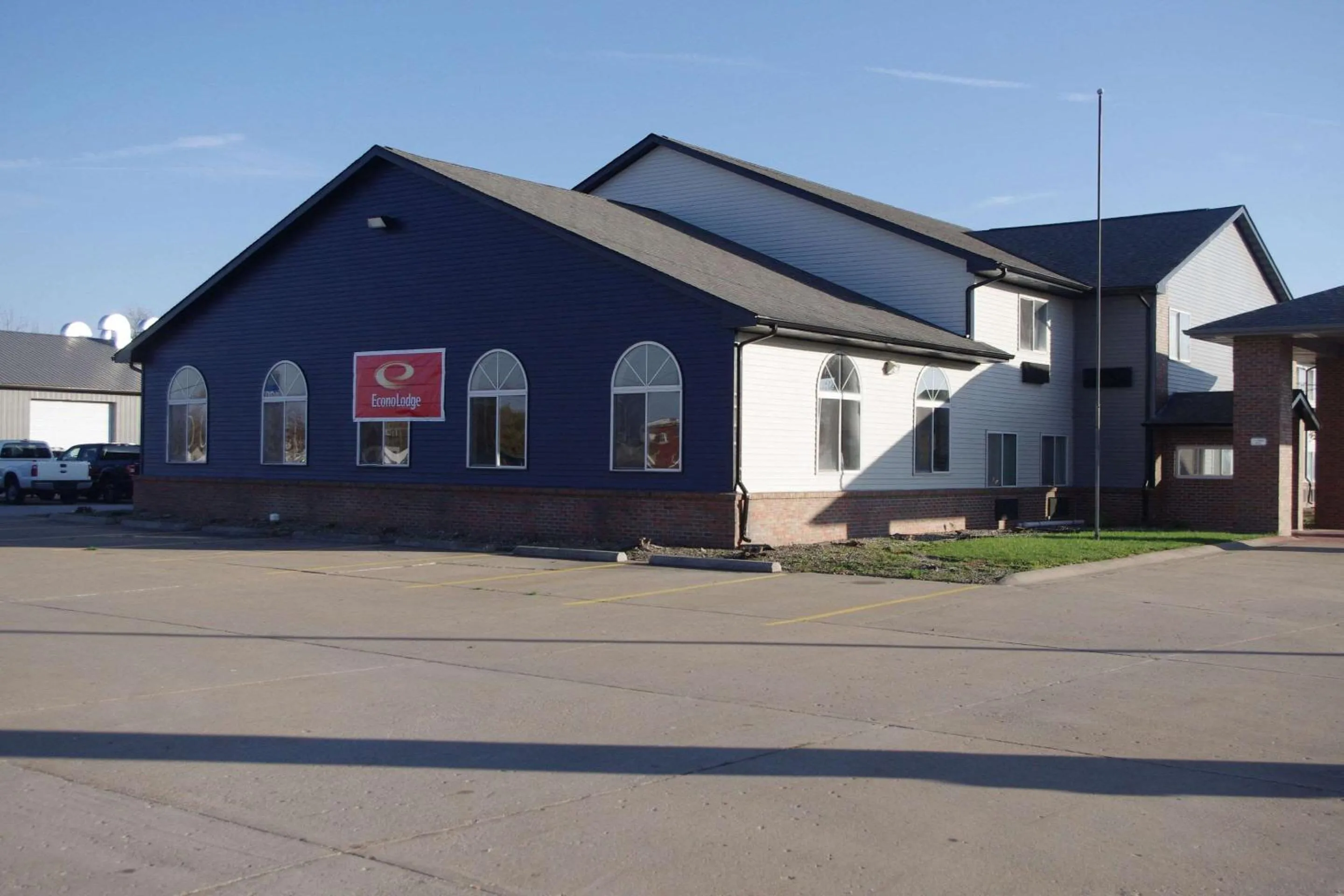Property Building in Econo Lodge