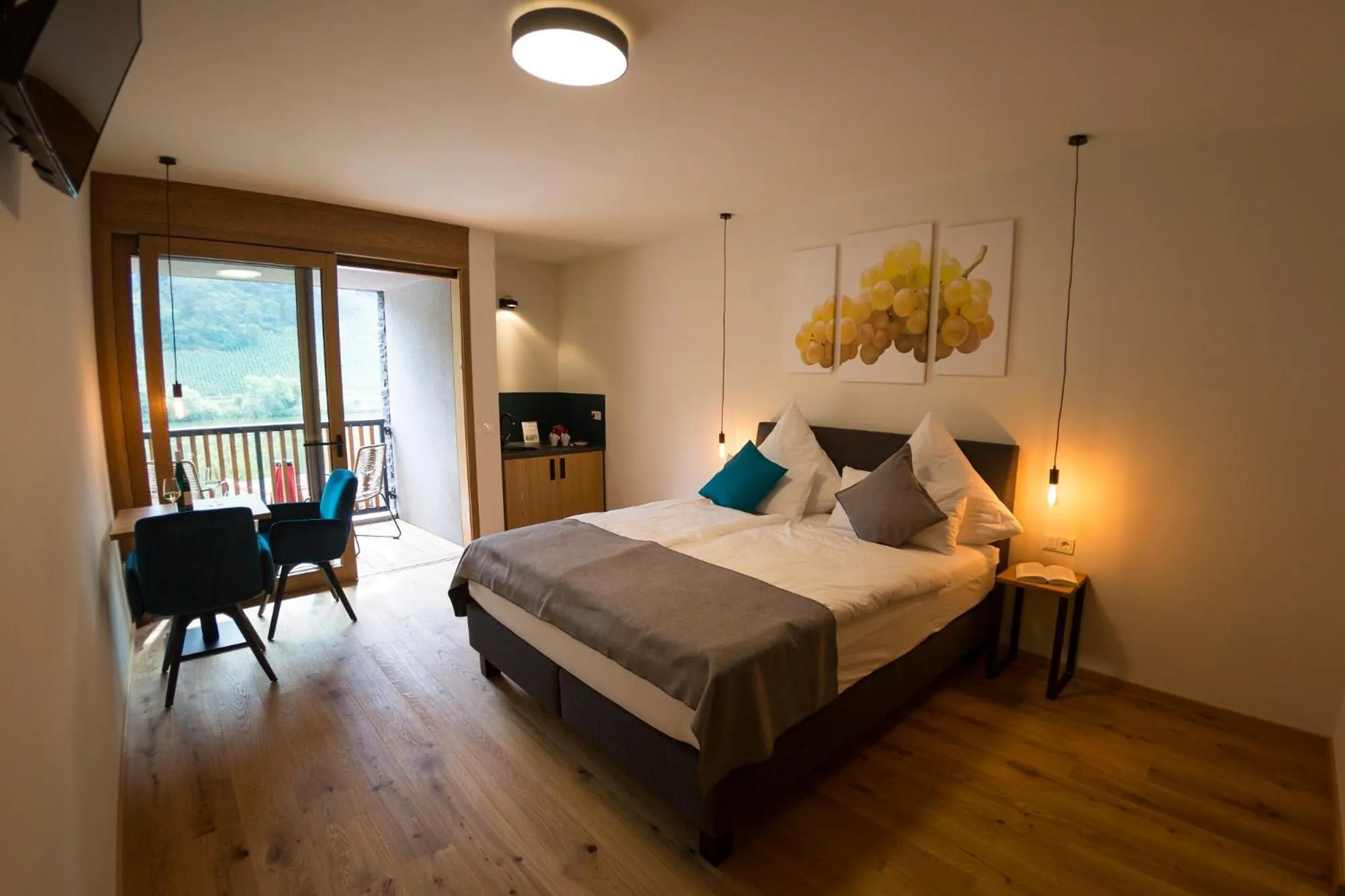 Photo of the whole room, Bed in Rieslingquartier - Mosel Wein Hotel