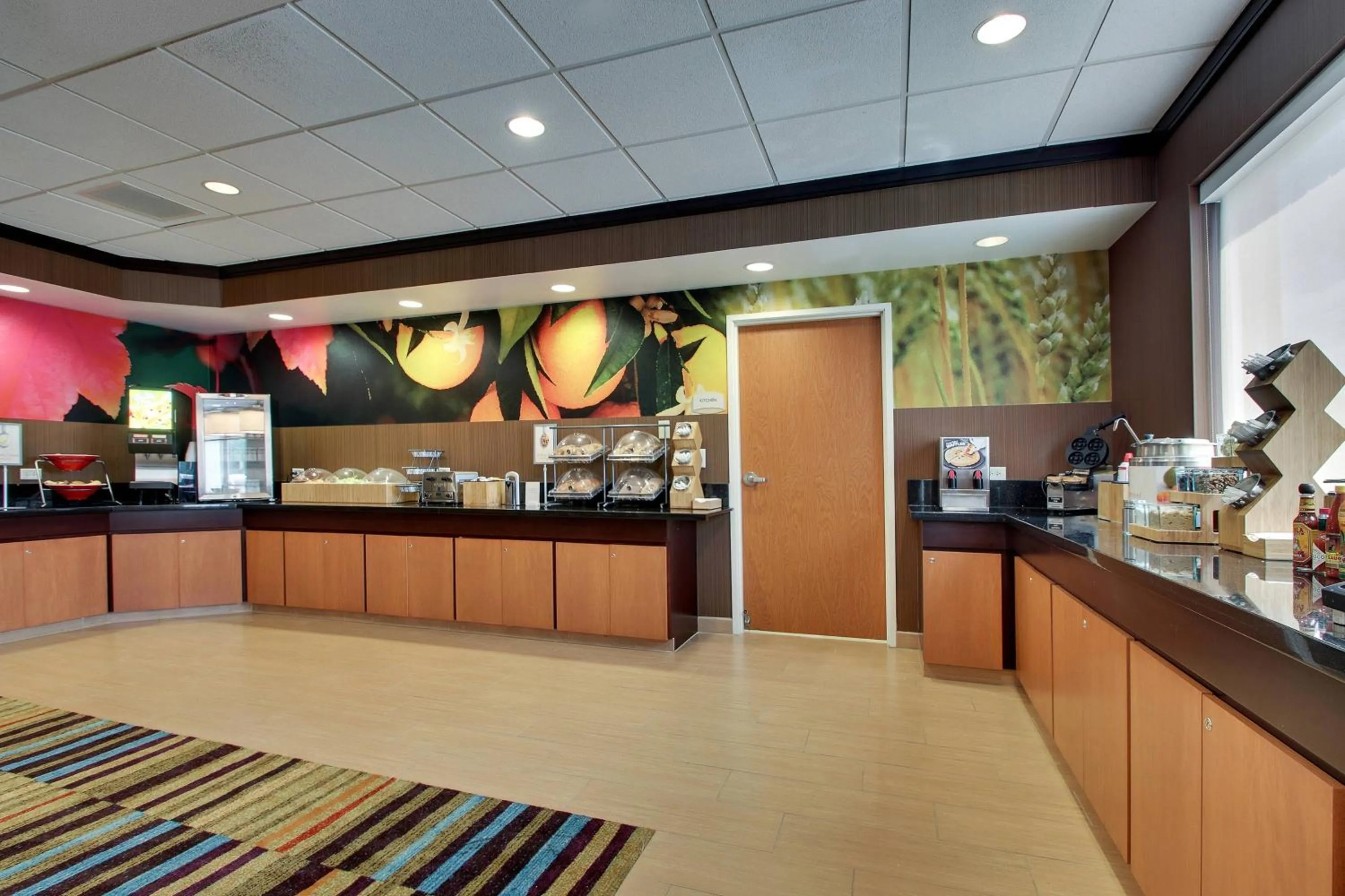 Breakfast in Fairfield Inn & Suites by Marriott Ottawa Starved Rock Area