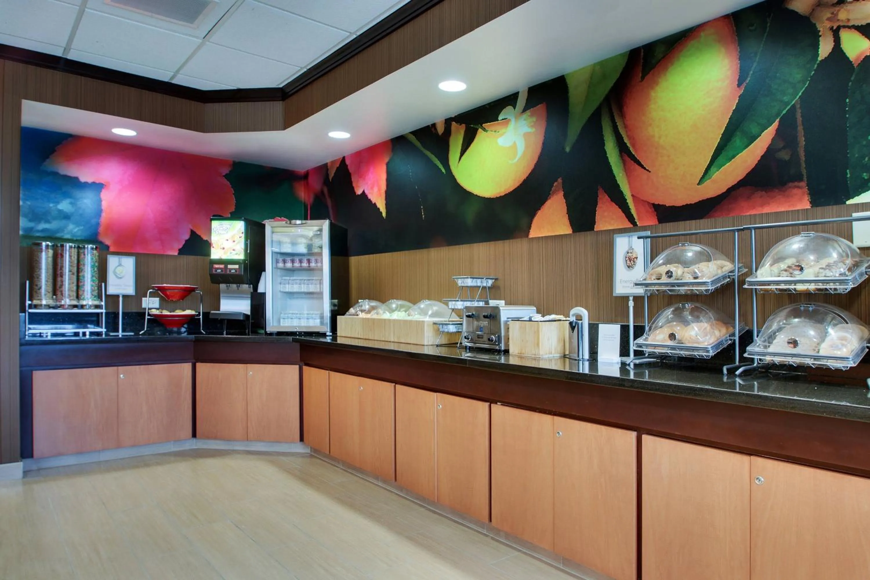 Breakfast in Fairfield Inn & Suites by Marriott Ottawa Starved Rock Area