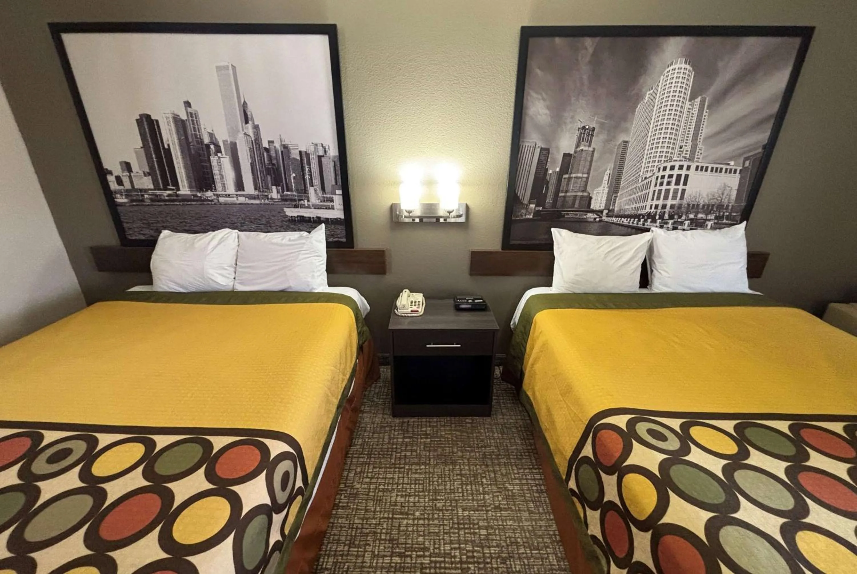 Photo of the whole room, Bed in Super 8 by Wyndham Marshall