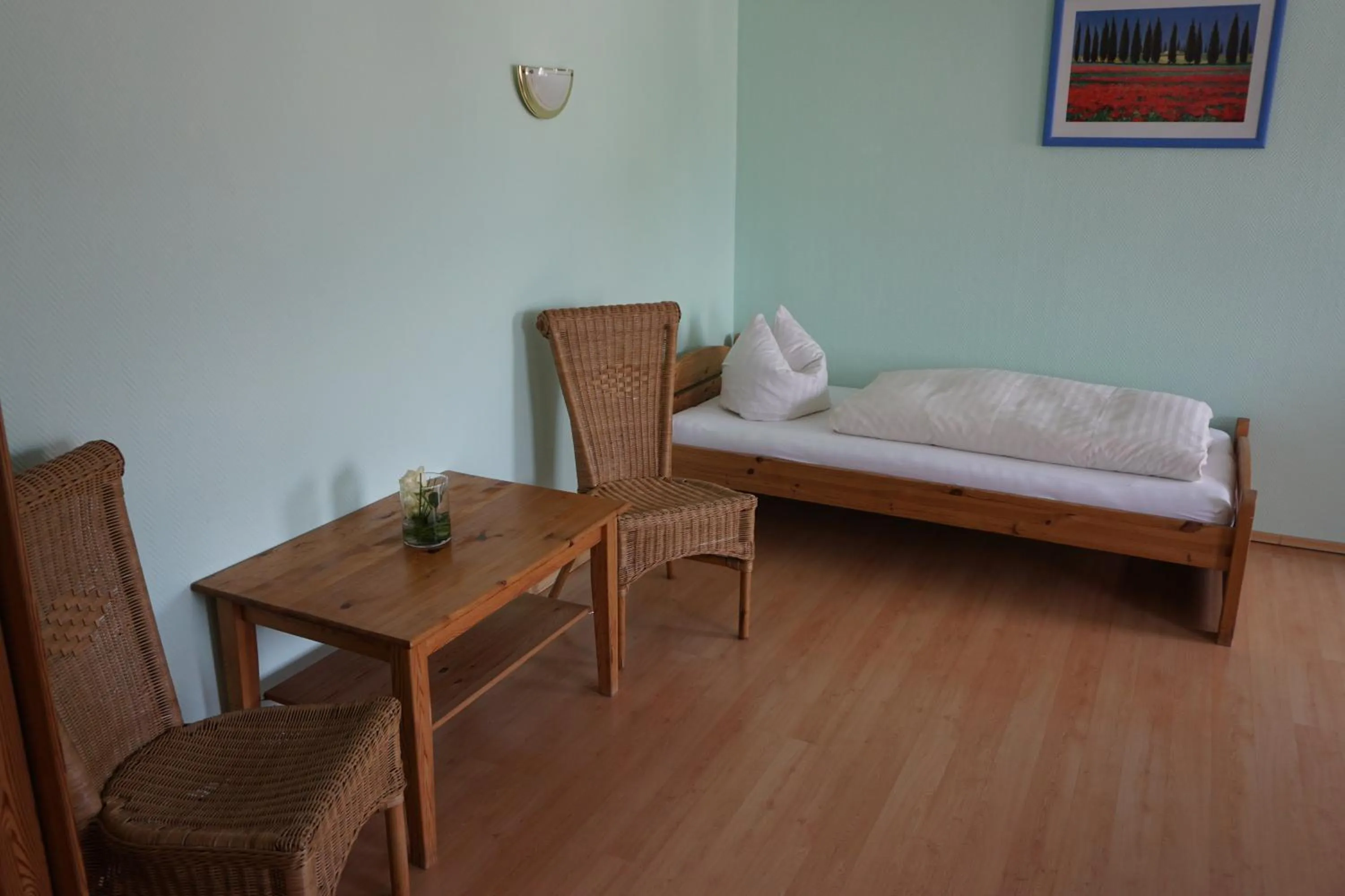 Photo of the whole room, Bed in Hotel am Bahnhof