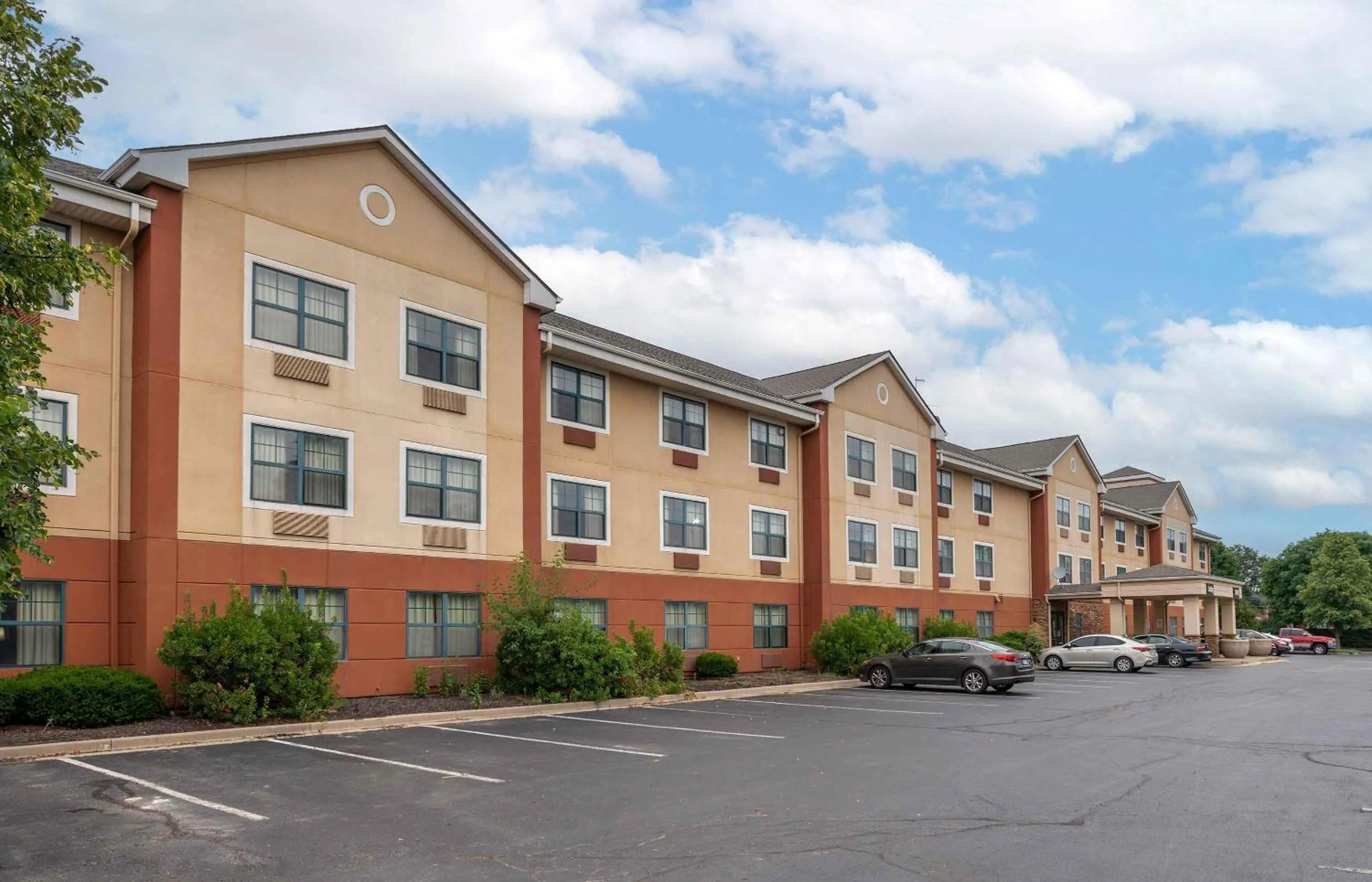 Property building in Extended Stay America Suites - Indianapolis - Castleton