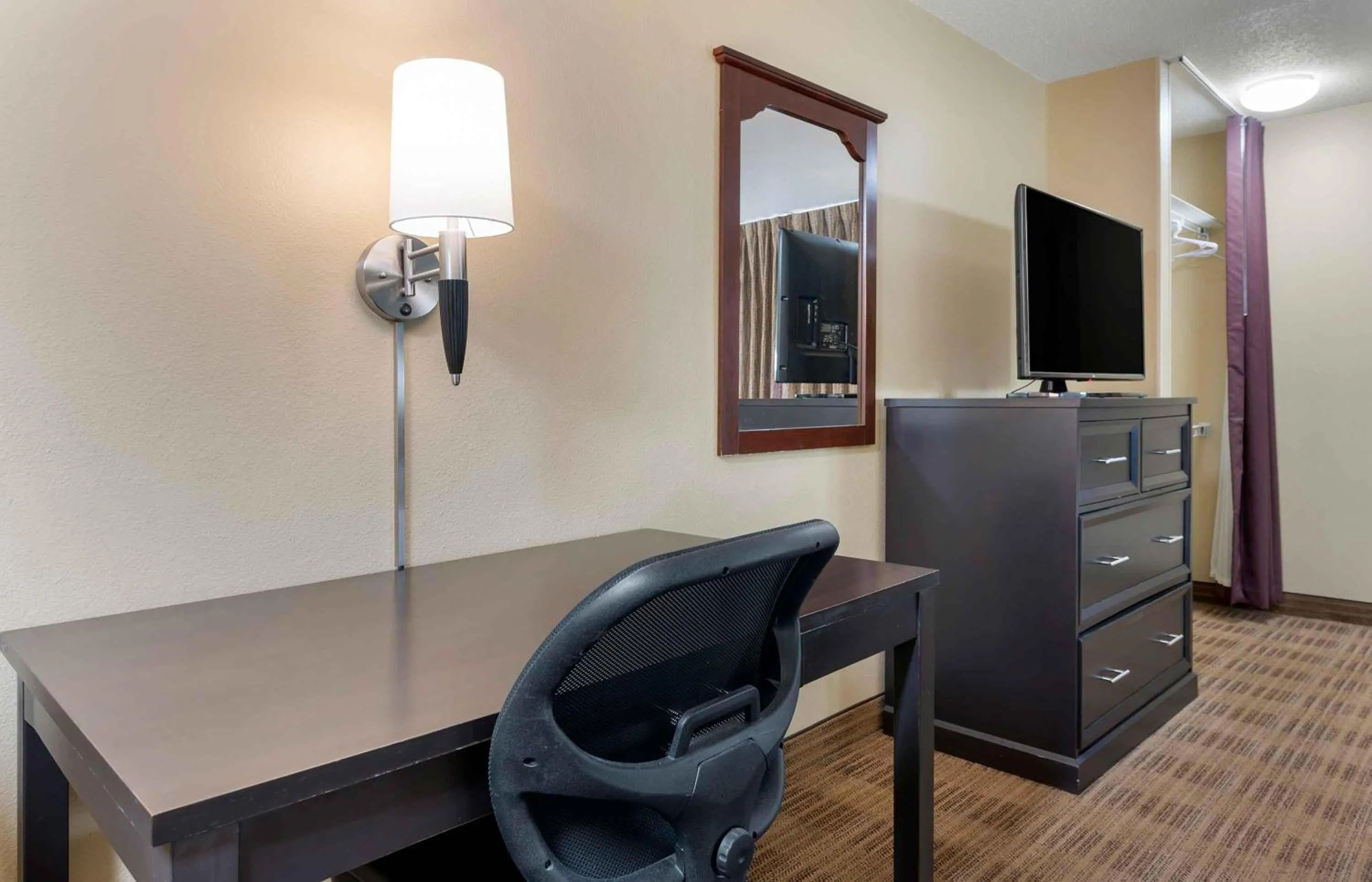 Bedroom in Extended Stay America Suites - Indianapolis - Castleton