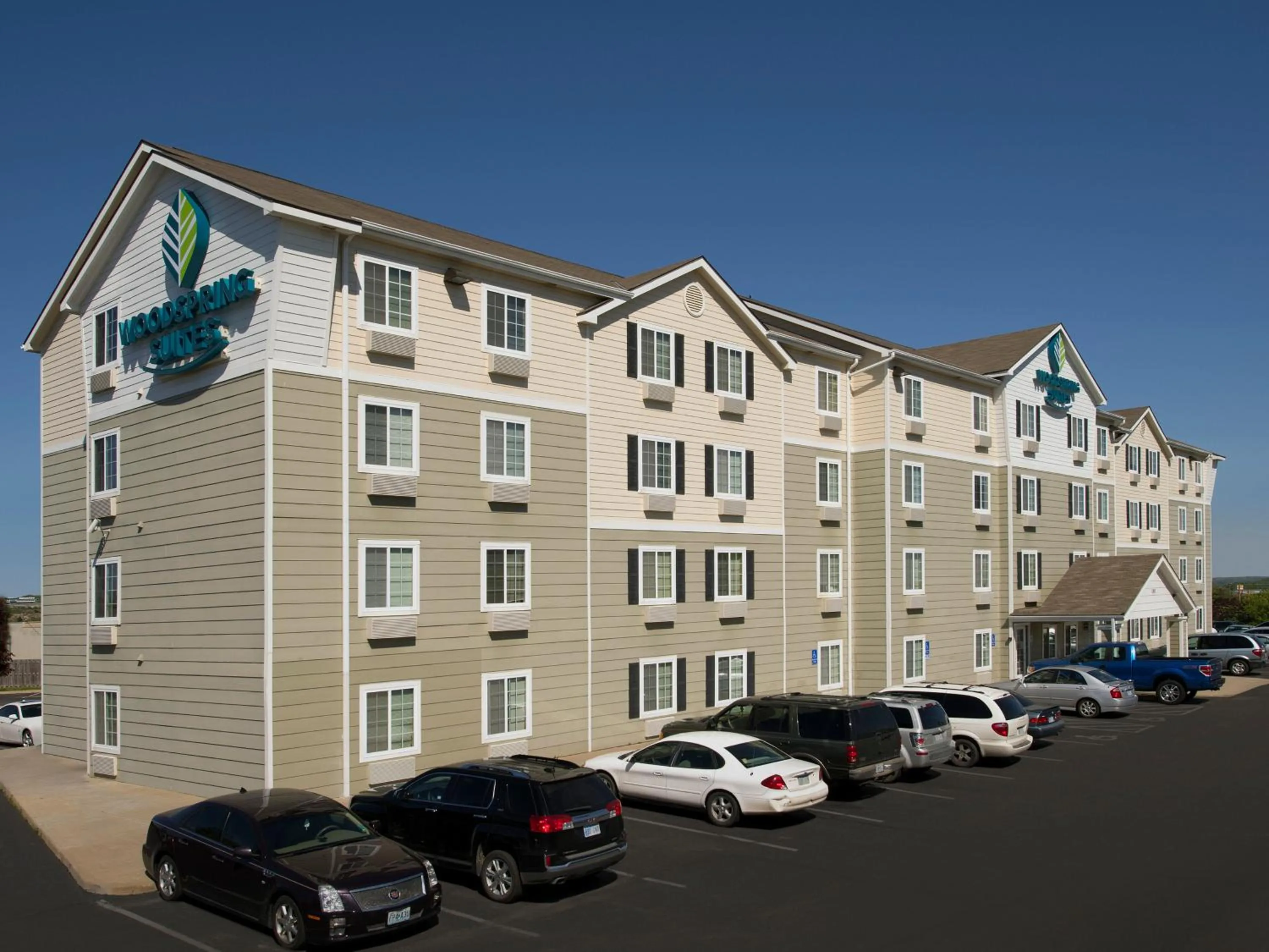 Property building in WoodSpring Suites Topeka