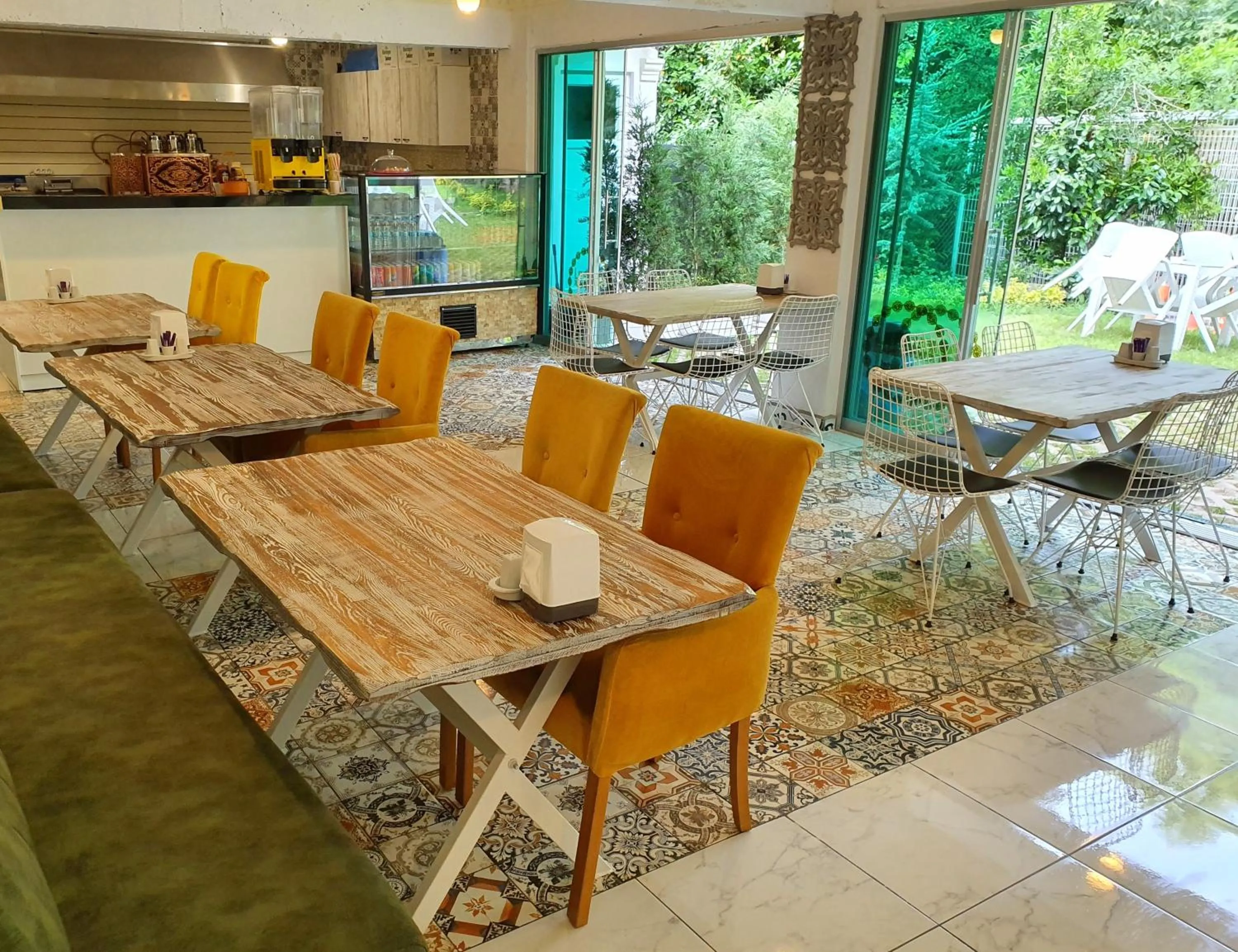 Restaurant/places to eat in Kadifeli Konak Hotel & Bungalow