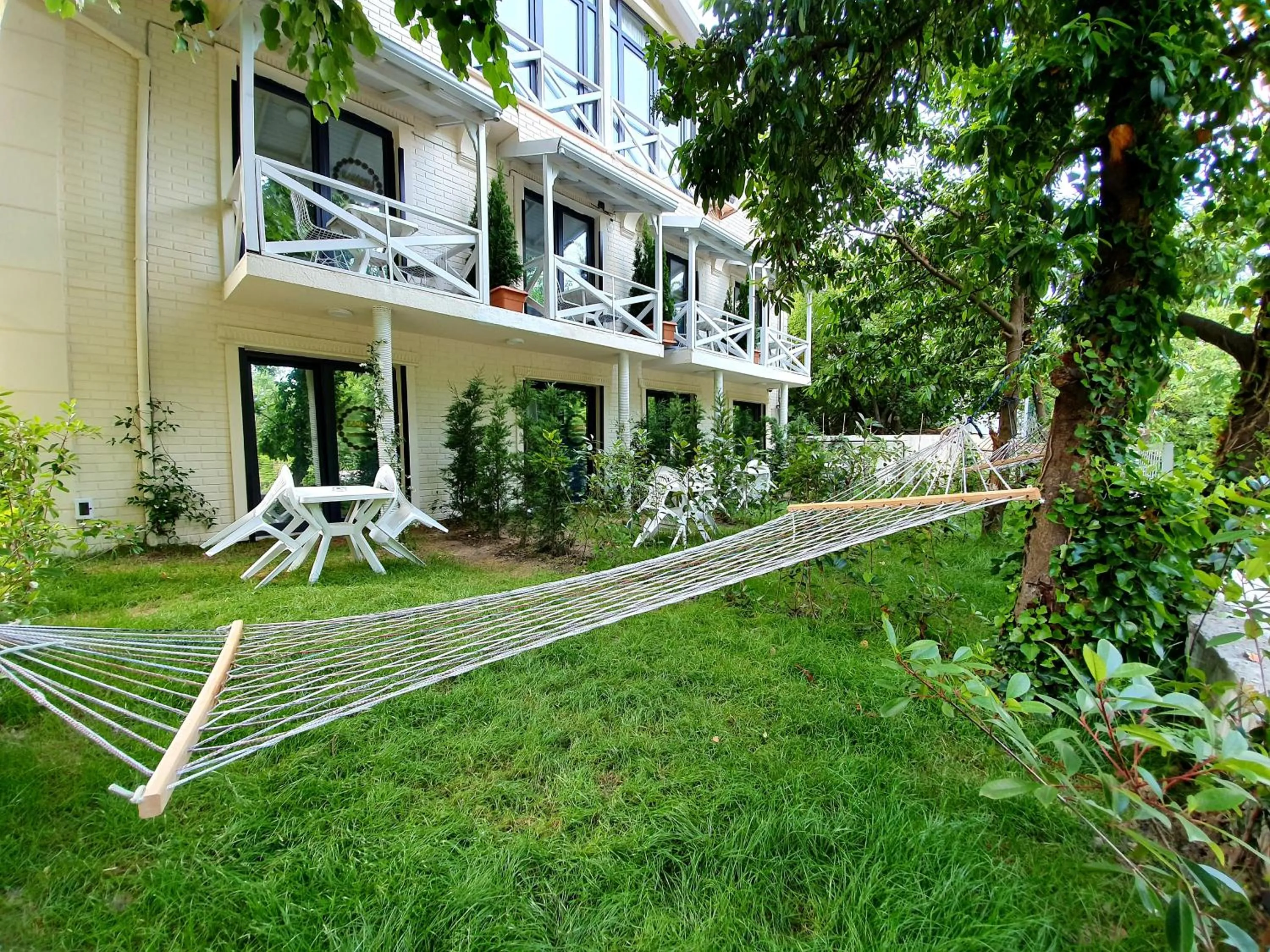 Property building in Kadifeli Konak Hotel & Bungalow