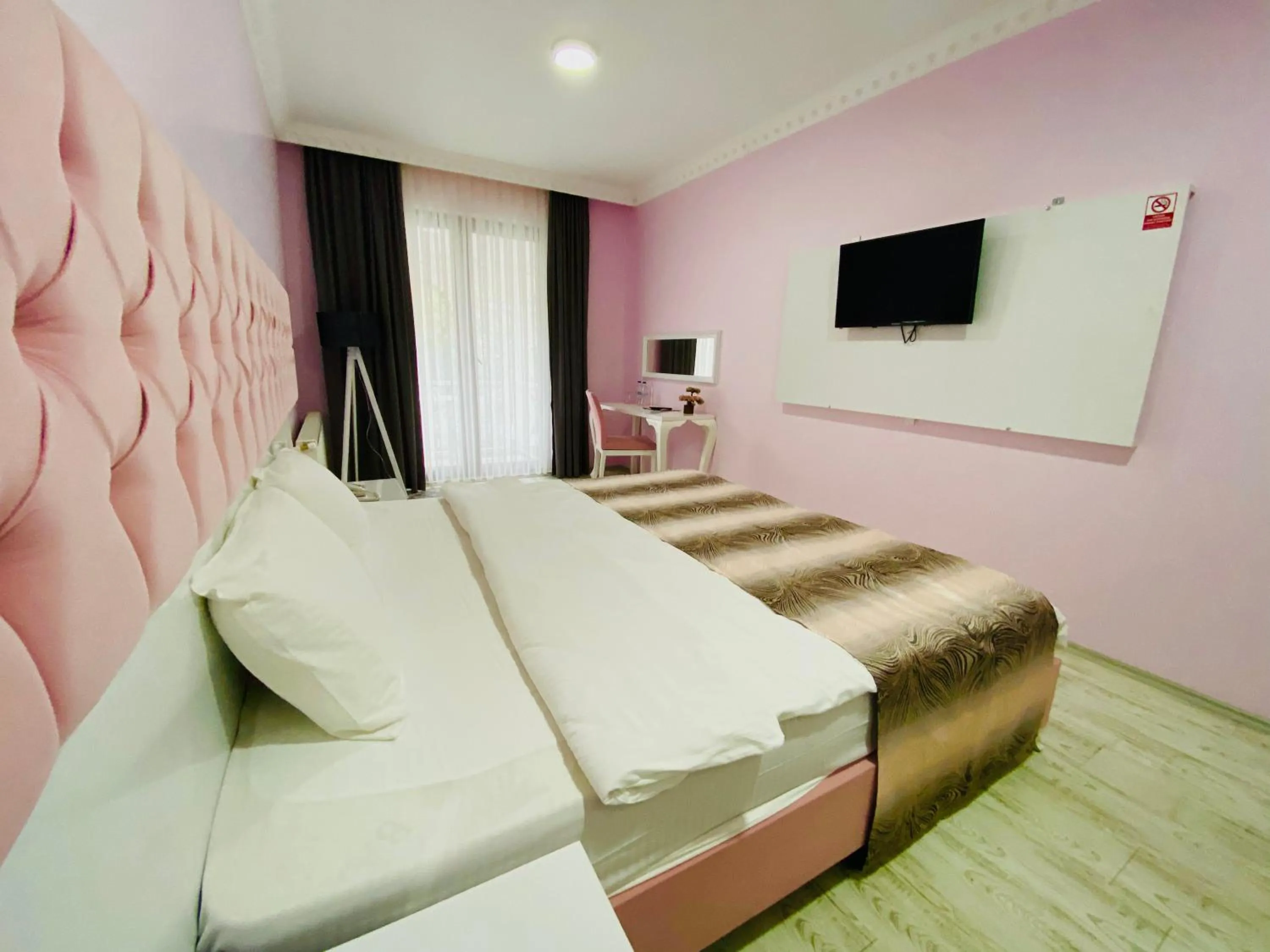 Photo of the whole room, Bed in Kadifeli Konak Hotel & Bungalow