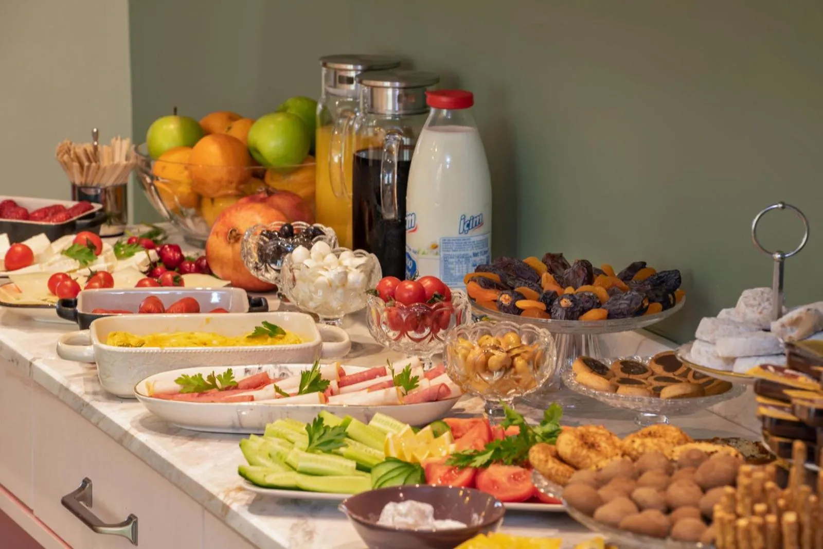 Buffet breakfast in Nika otel & cafe