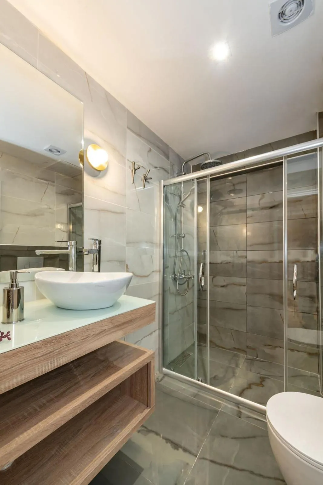 Shower in Nika otel & cafe