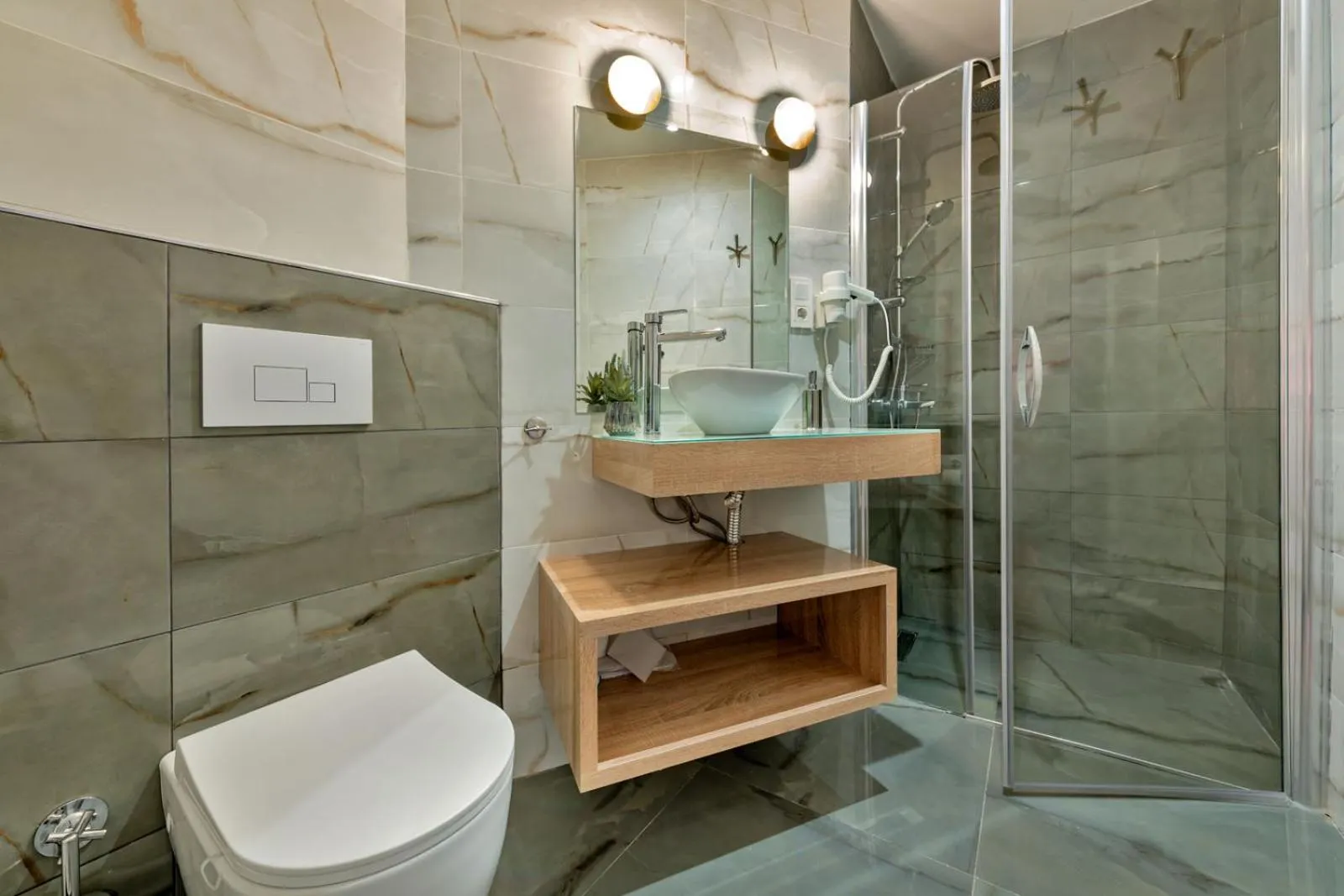 Shower in Nika otel & cafe