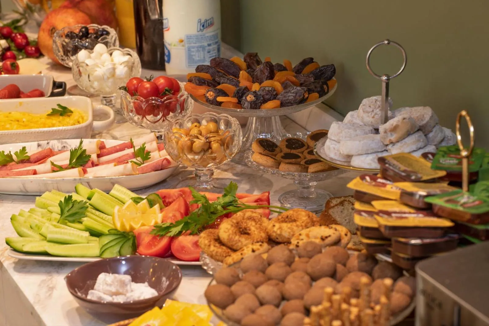 Buffet breakfast in Nika otel & cafe
