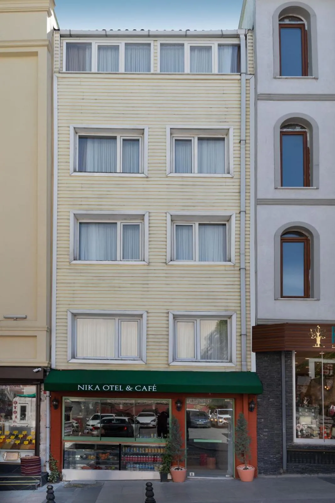 Property building in Nika otel & cafe