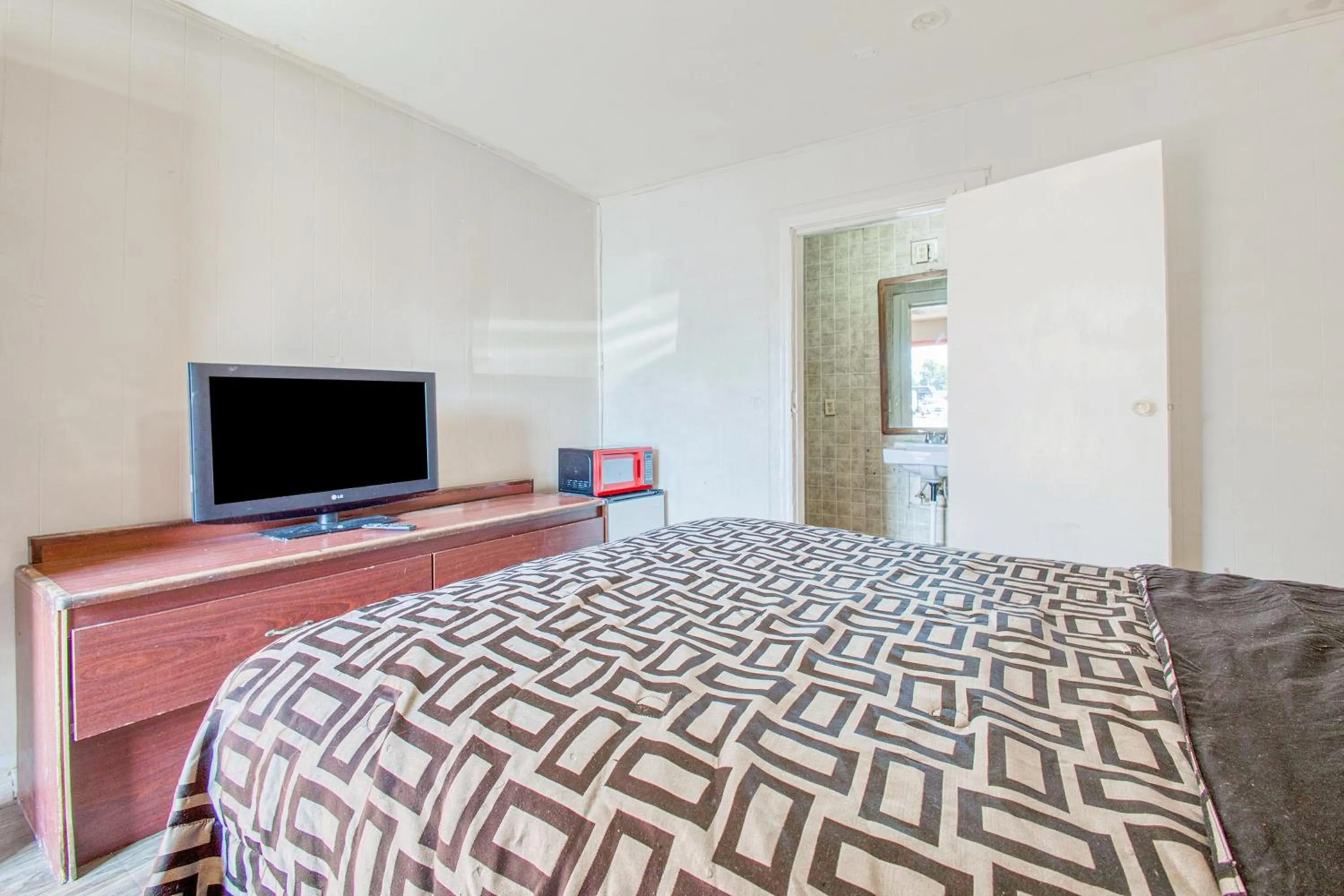 Bedroom, Bed in Hotel O Best Rest Inn Springfield US 36