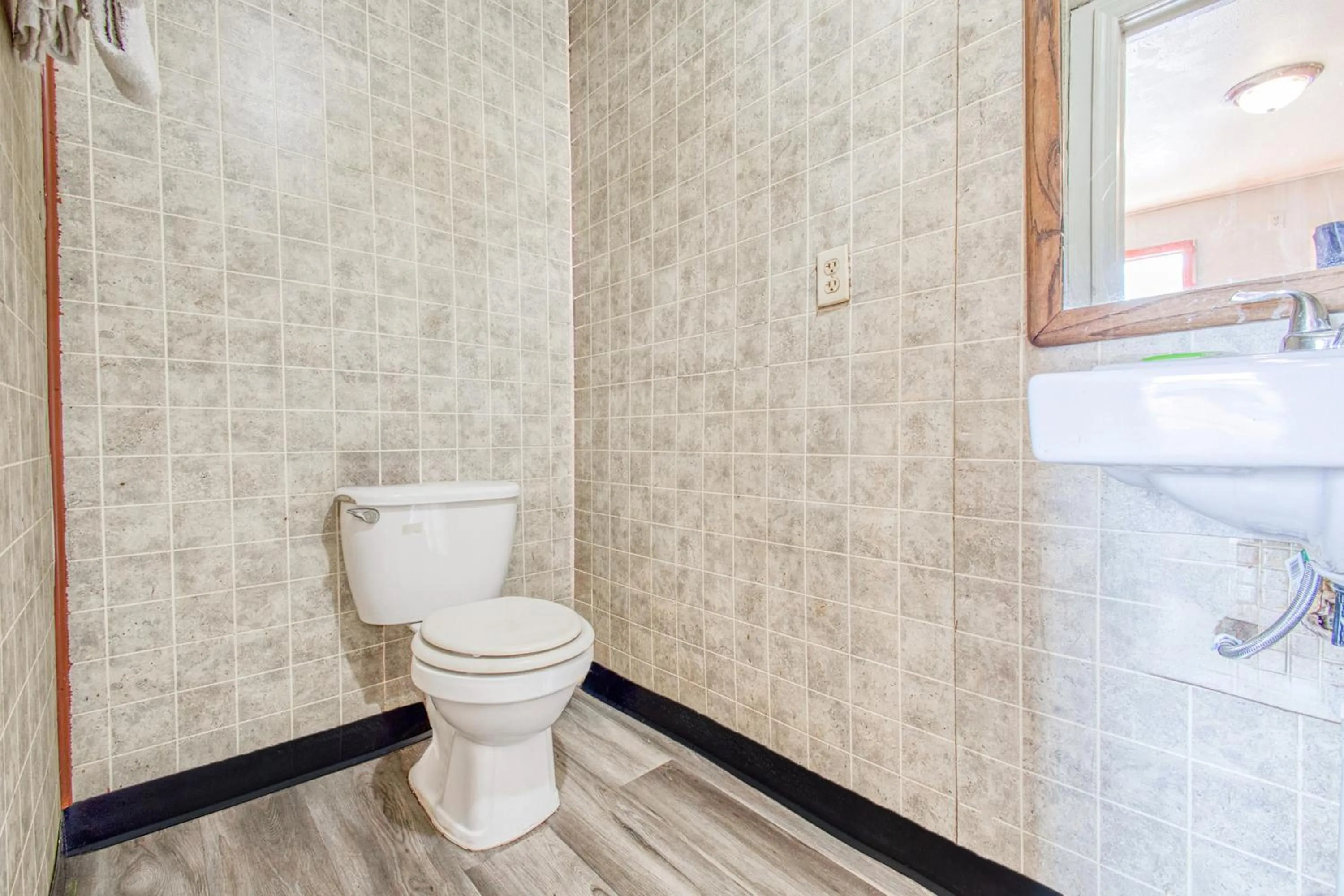 Bathroom in Hotel O Best Rest Inn Springfield US 36