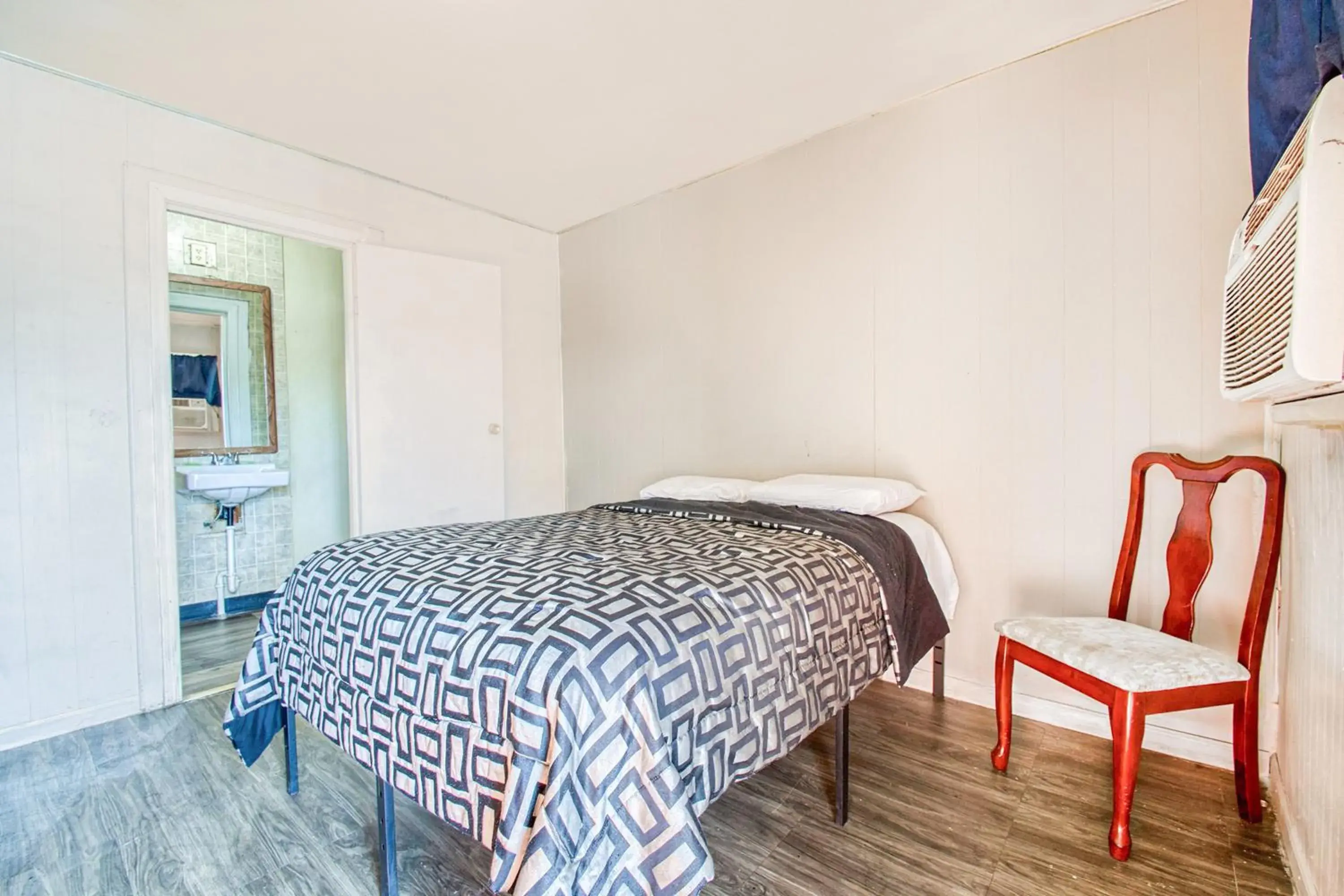 King Room in Hotel O Best Rest Inn Springfield US 36 King Room in Hotel O Best Rest Inn Springfield US 36