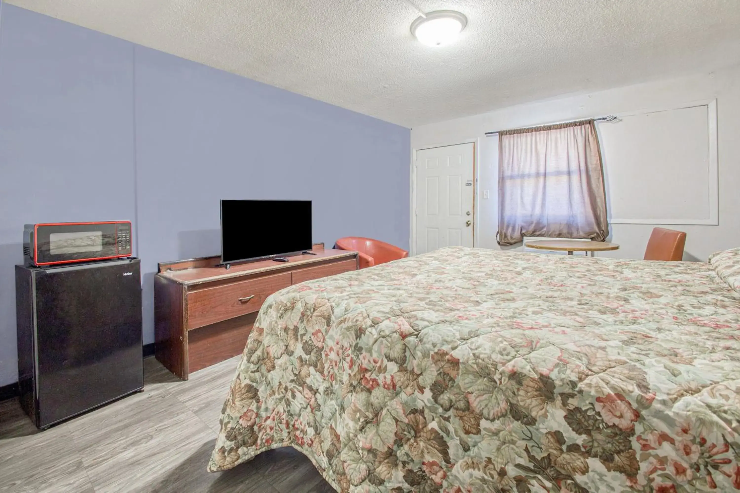 Queen Bed Smoking in Hotel O Best Rest Inn Springfield US 36 Queen Bed Smoking in Hotel O Best Rest Inn Springfield US 36