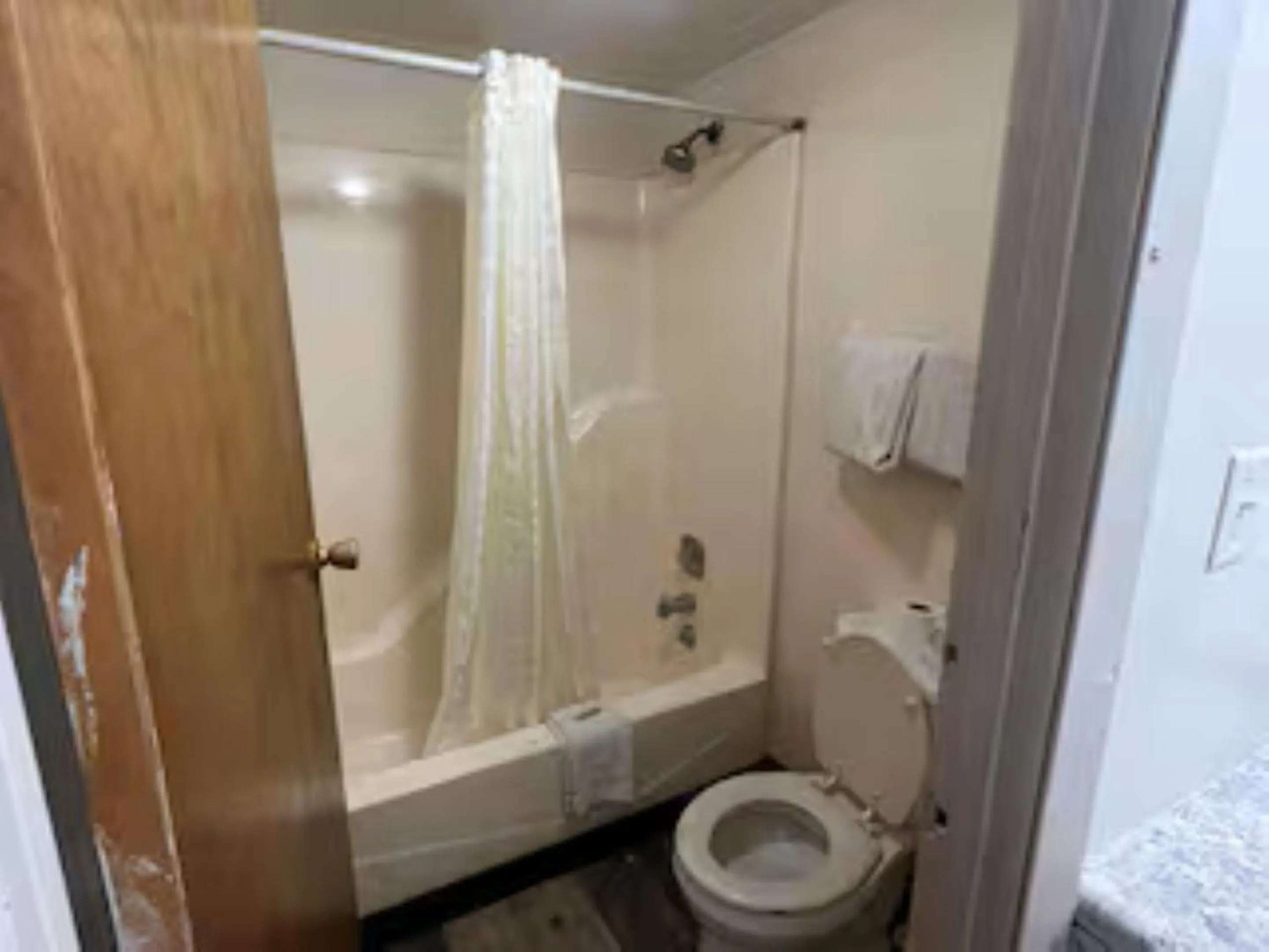 Bathroom in Hotel O Best Rest Inn Springfield US 36