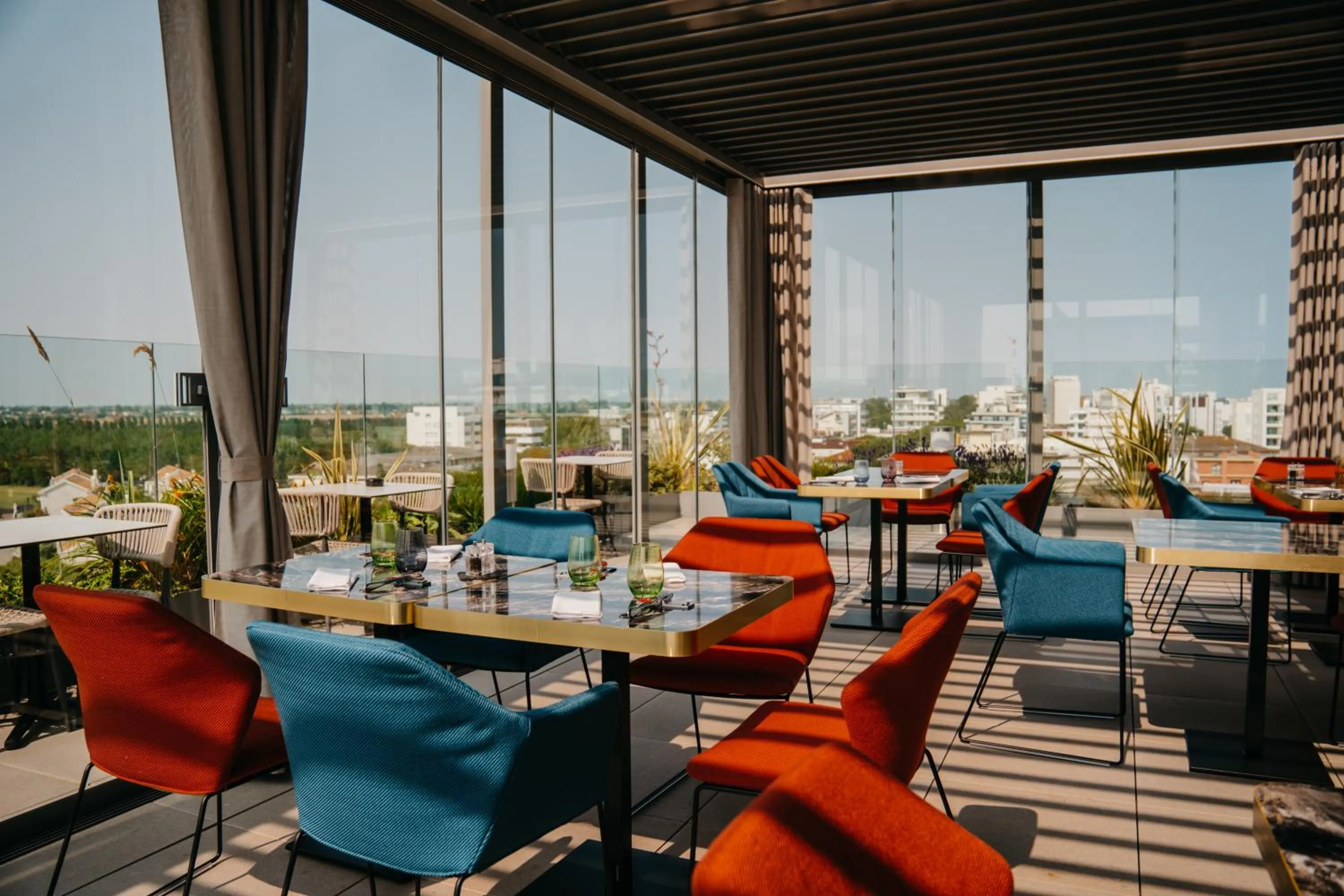 Restaurant/places to eat in J44 Lifestyle Hotel